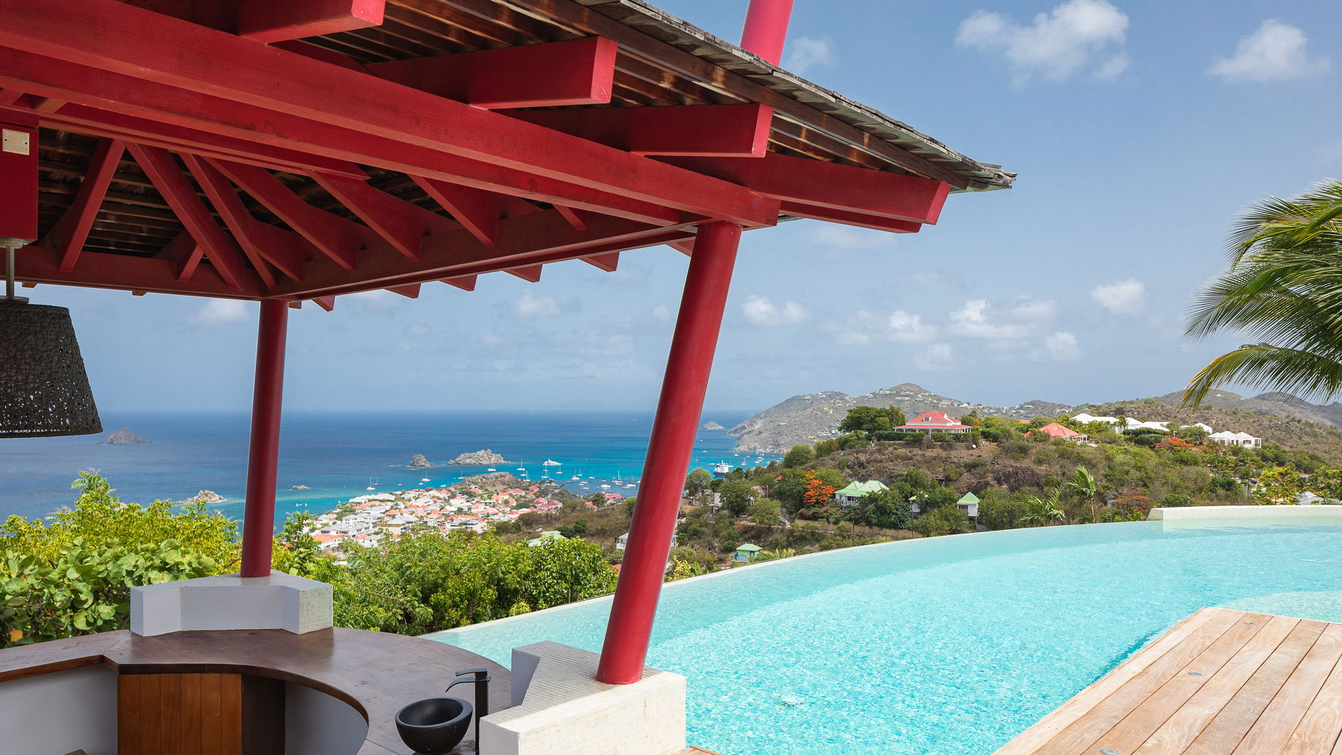POOL & TERRACE