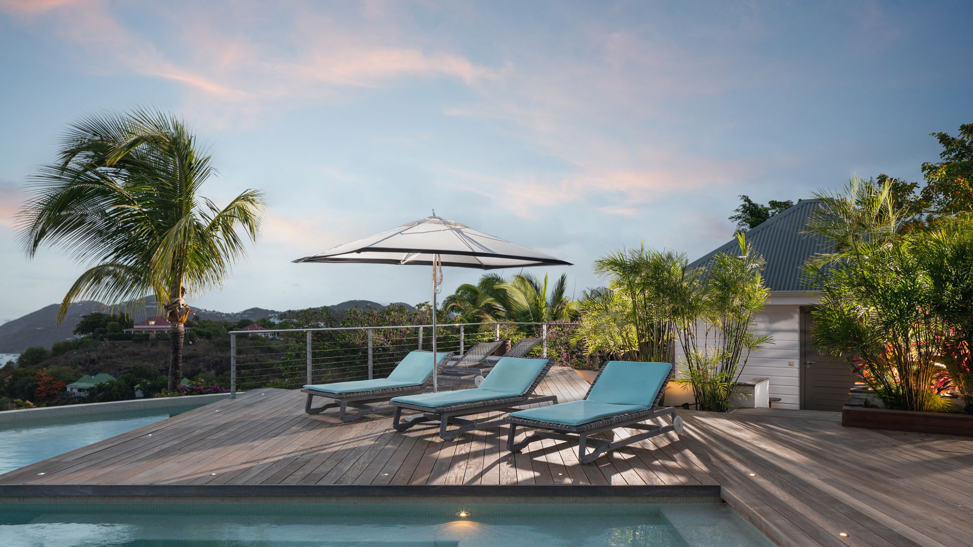 POOL & TERRACE