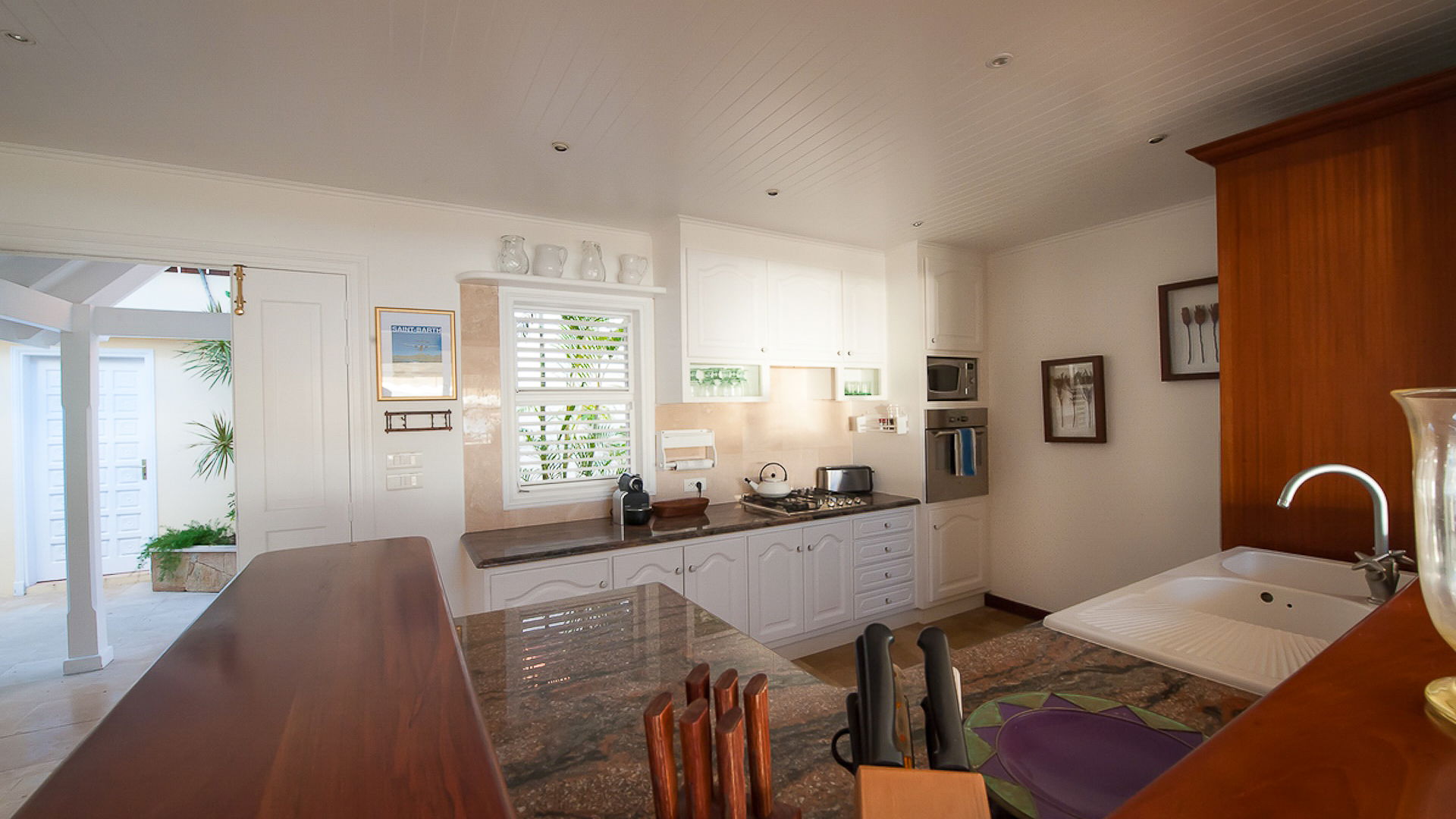 KITCHEN & DINING AREA