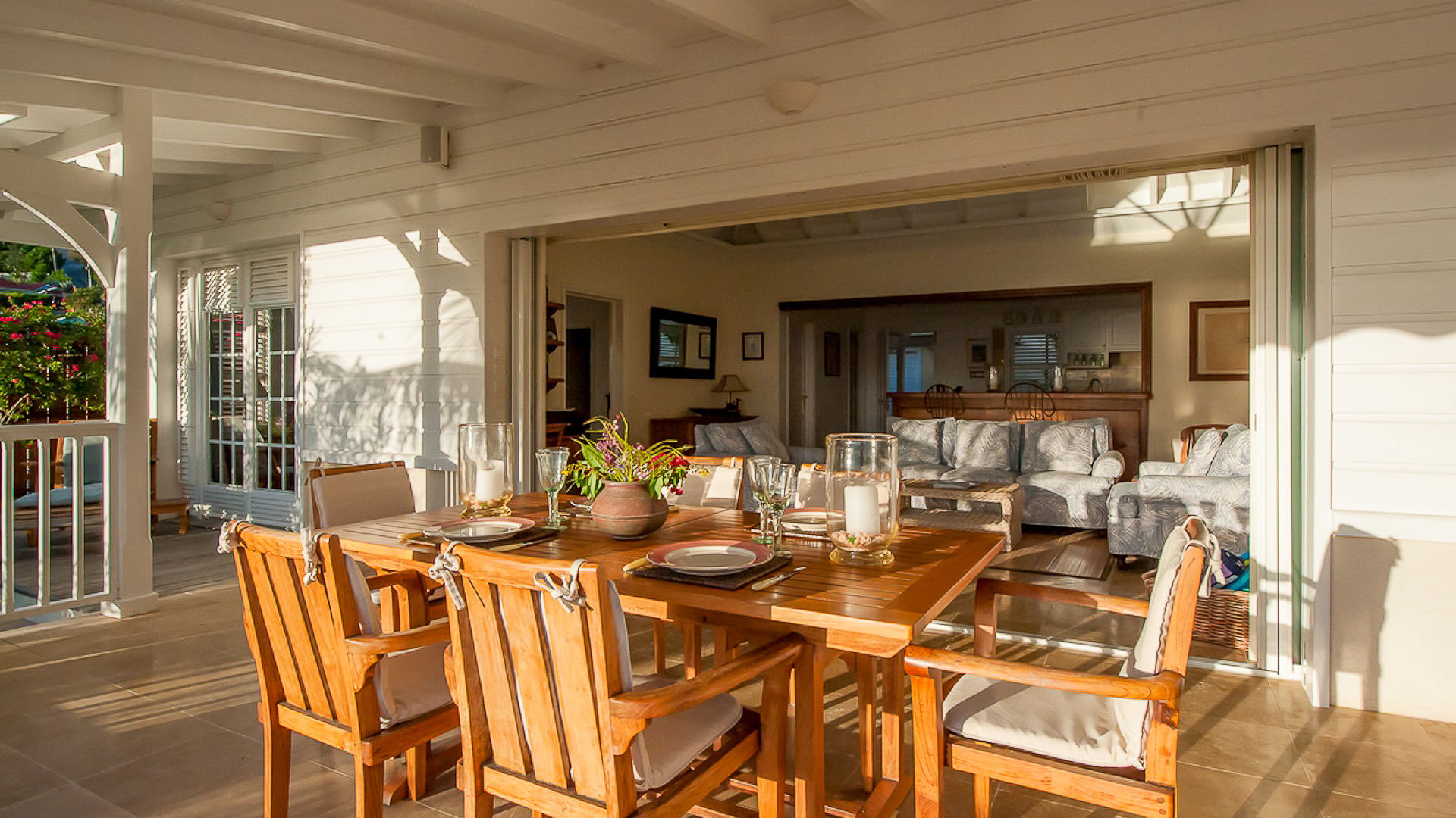 KITCHEN & DINING AREA