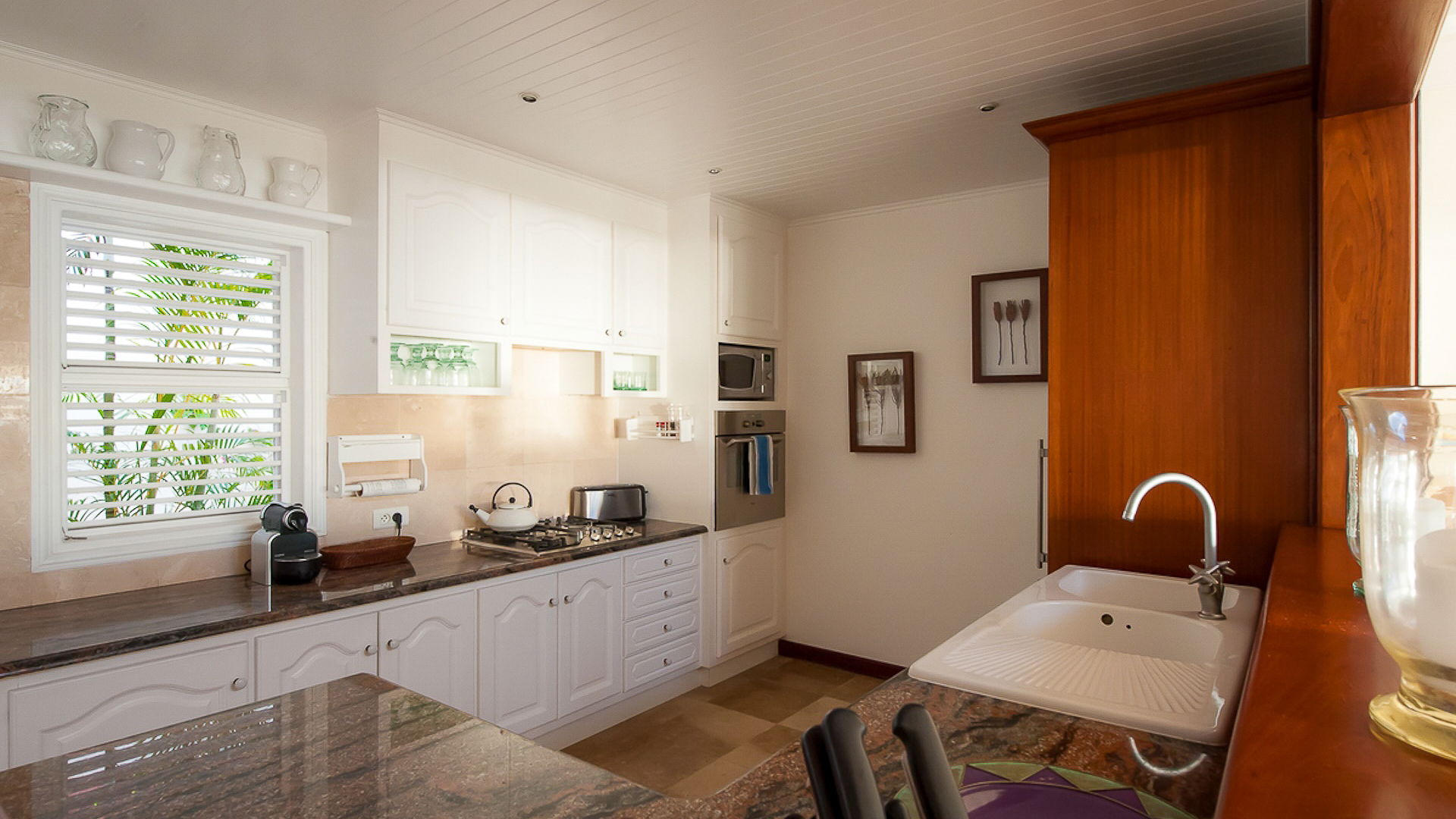 KITCHEN & DINING AREA