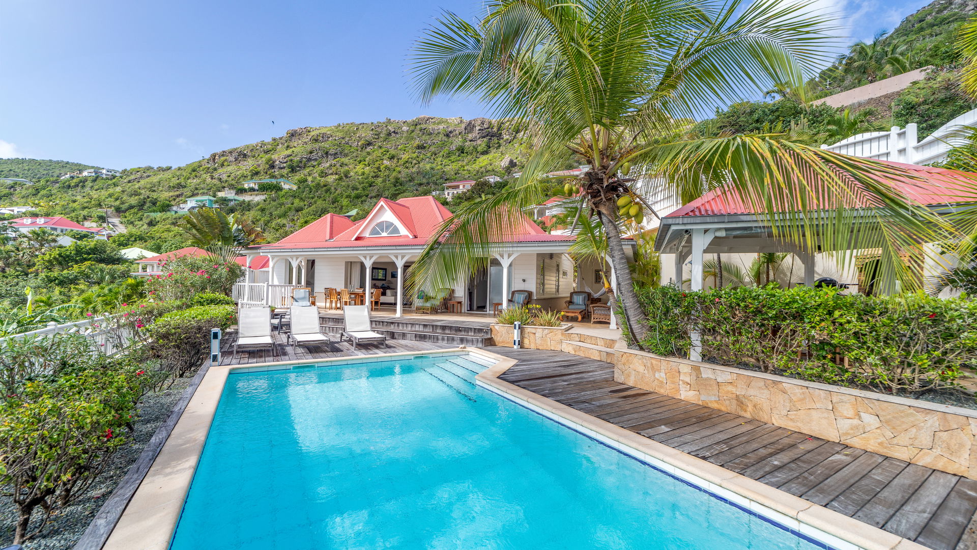 POOL & TERRACE