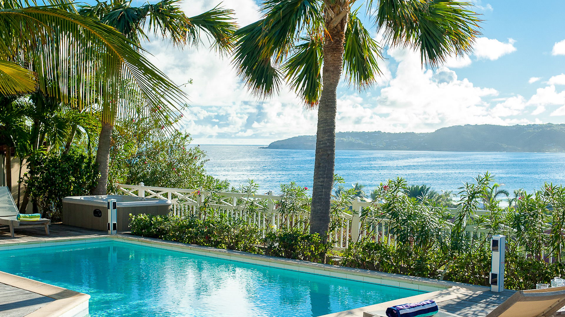POOL & TERRACE