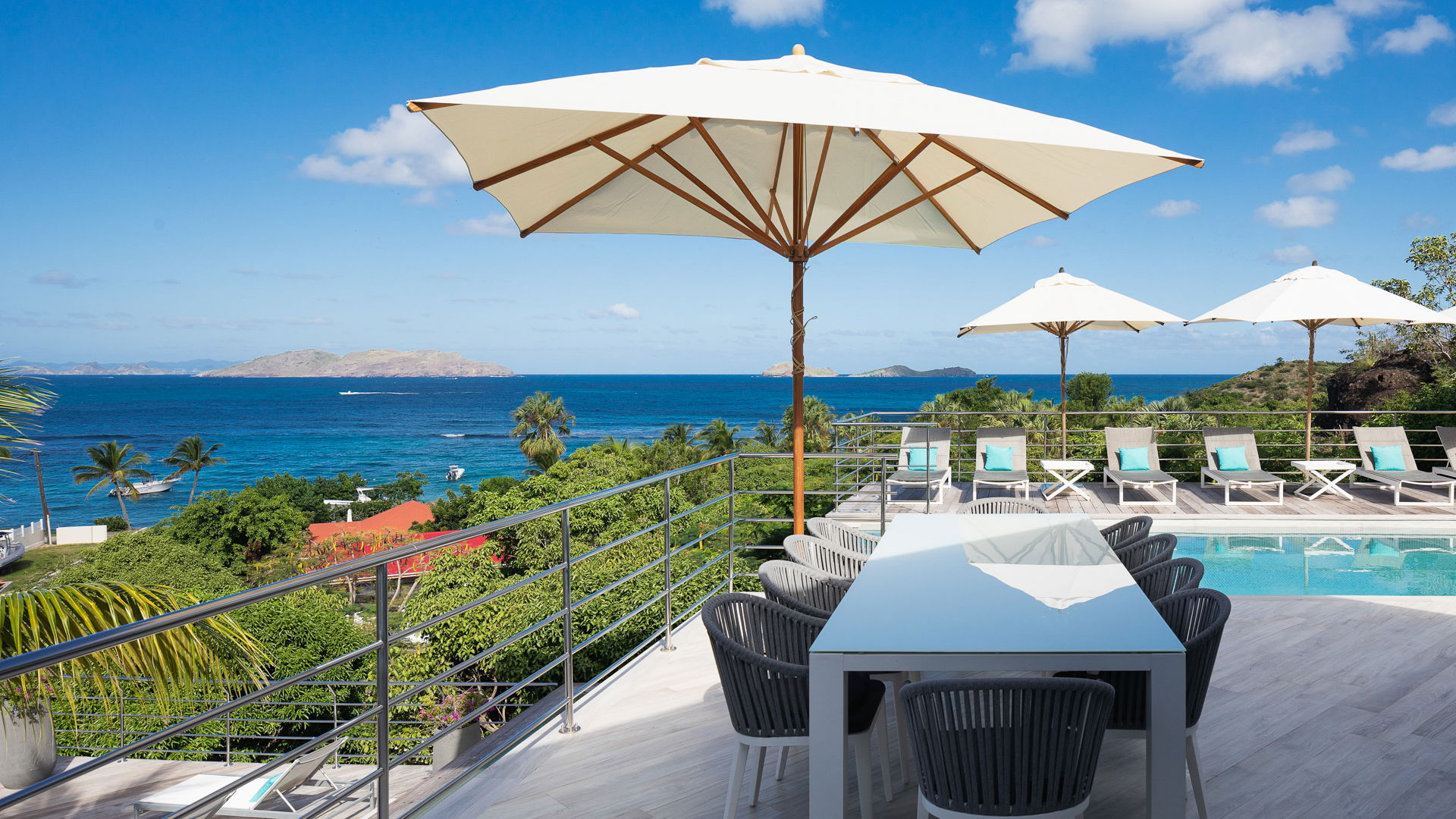 OUTDOOR DINING AREA