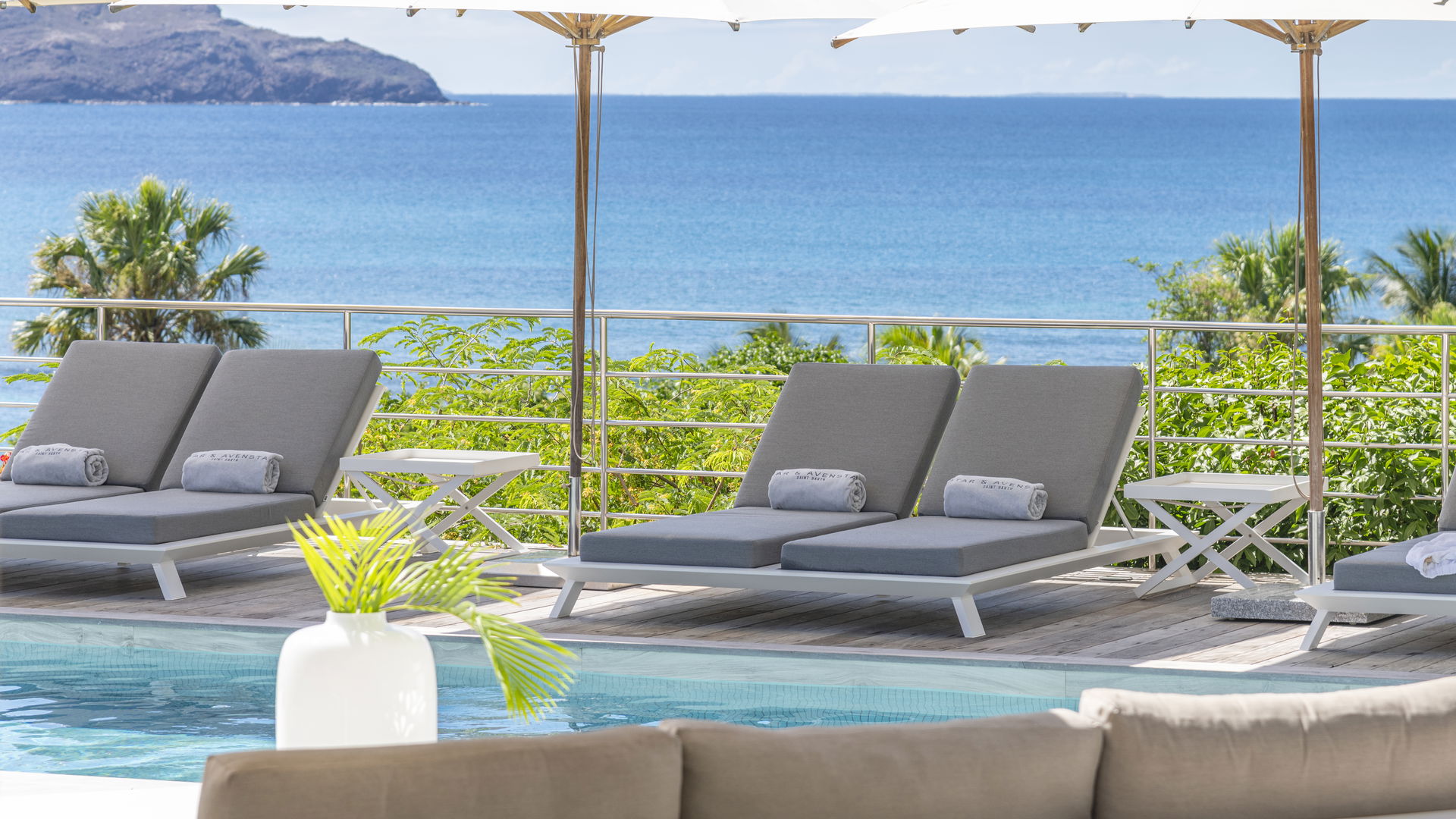 POOL & TERRACE