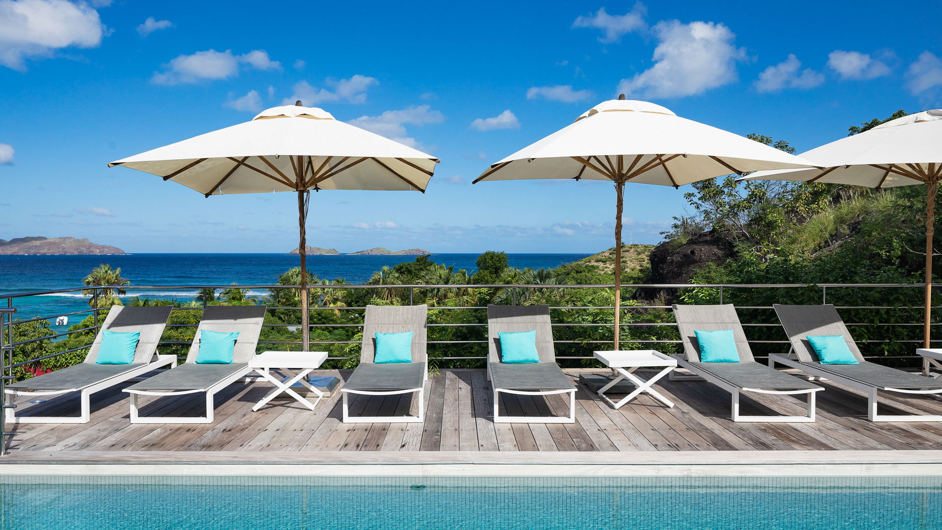 POOL & TERRACE