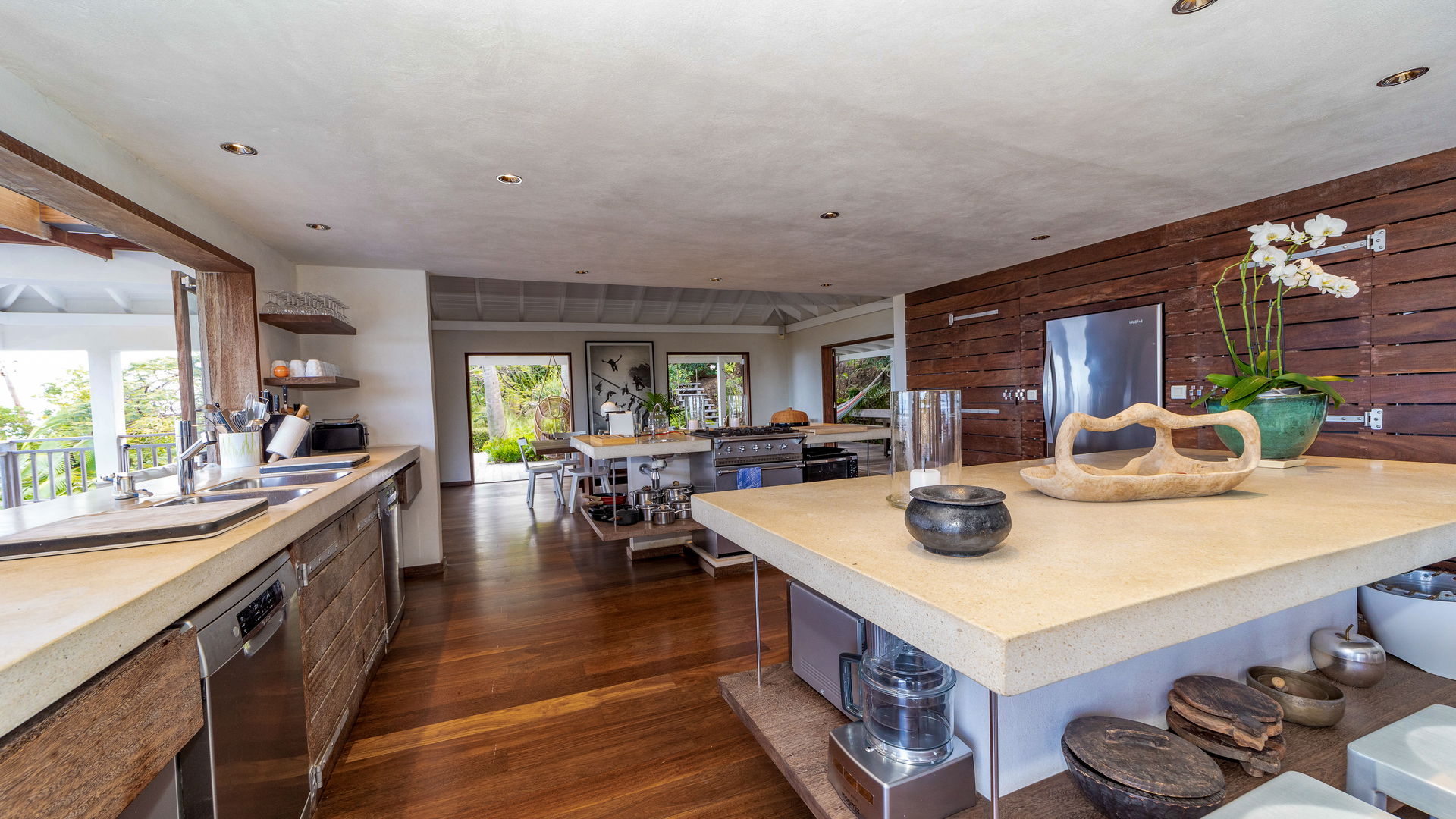 KITCHEN & DINING AREA