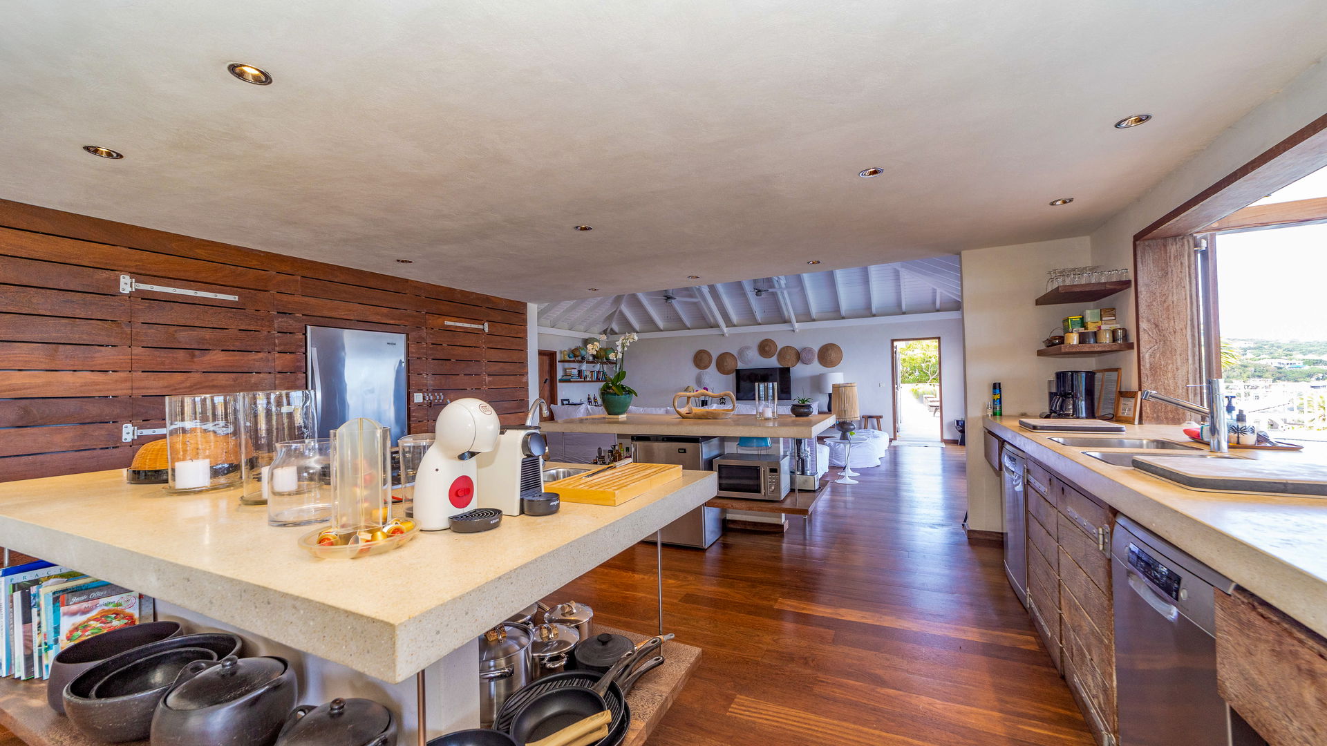 KITCHEN & DINING AREA