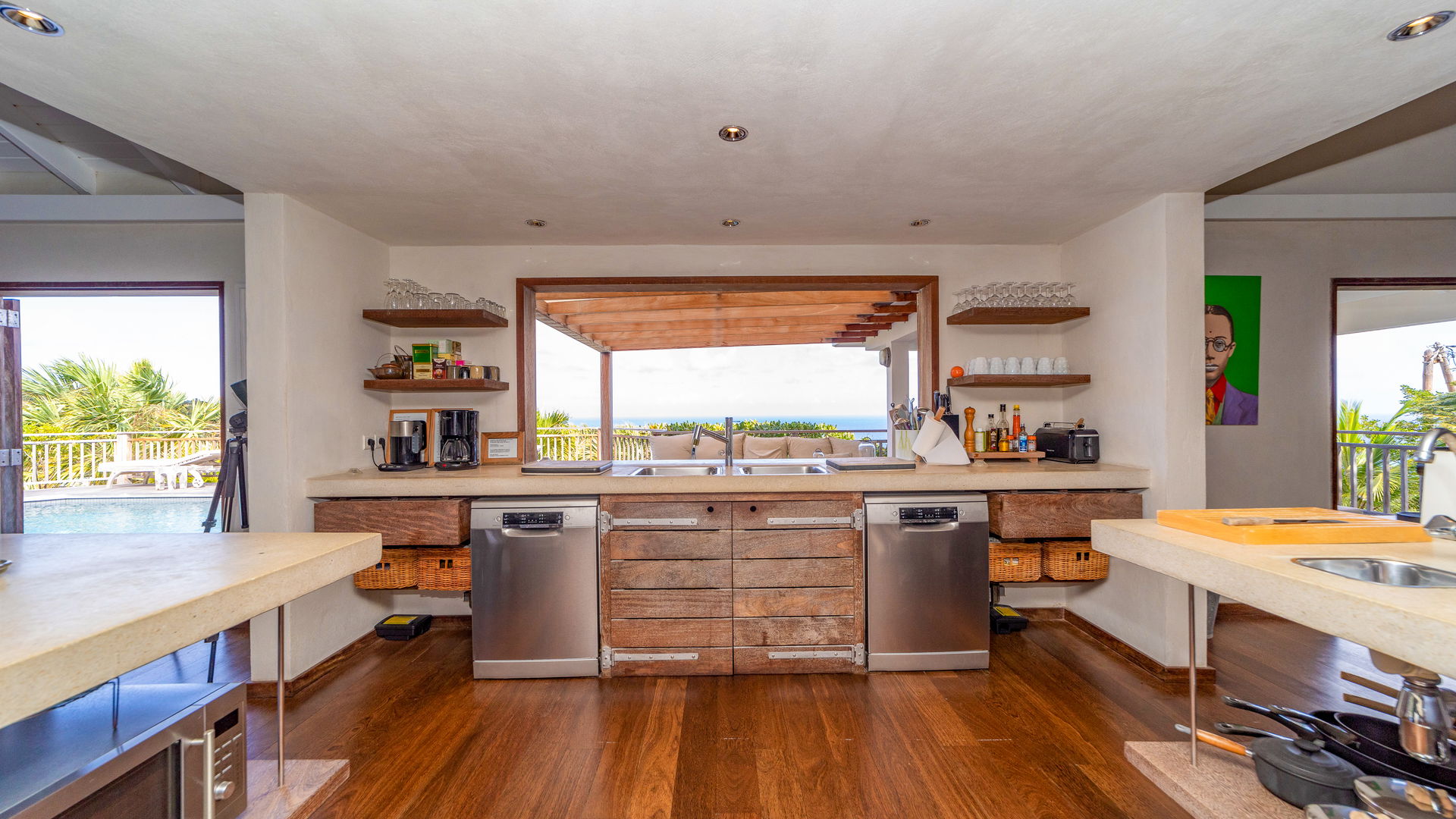 KITCHEN & DINING AREA