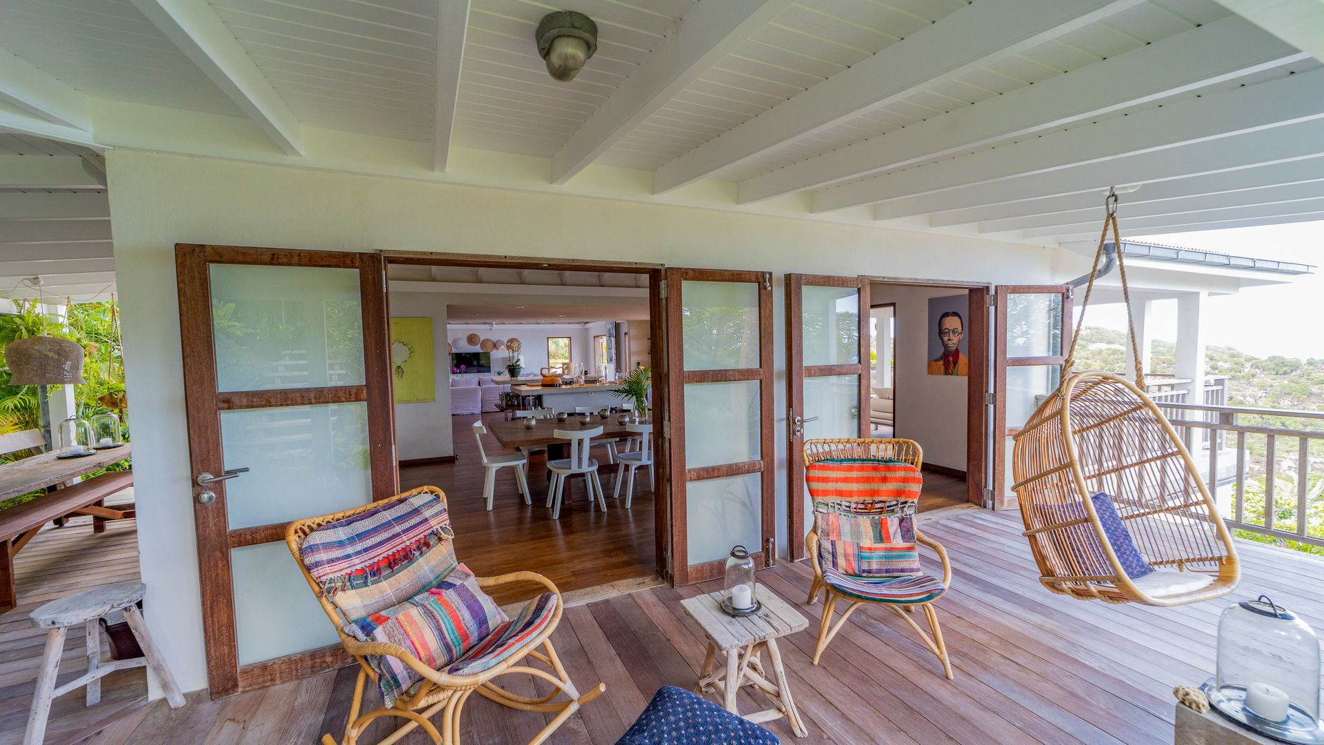 LOUNGE AREA