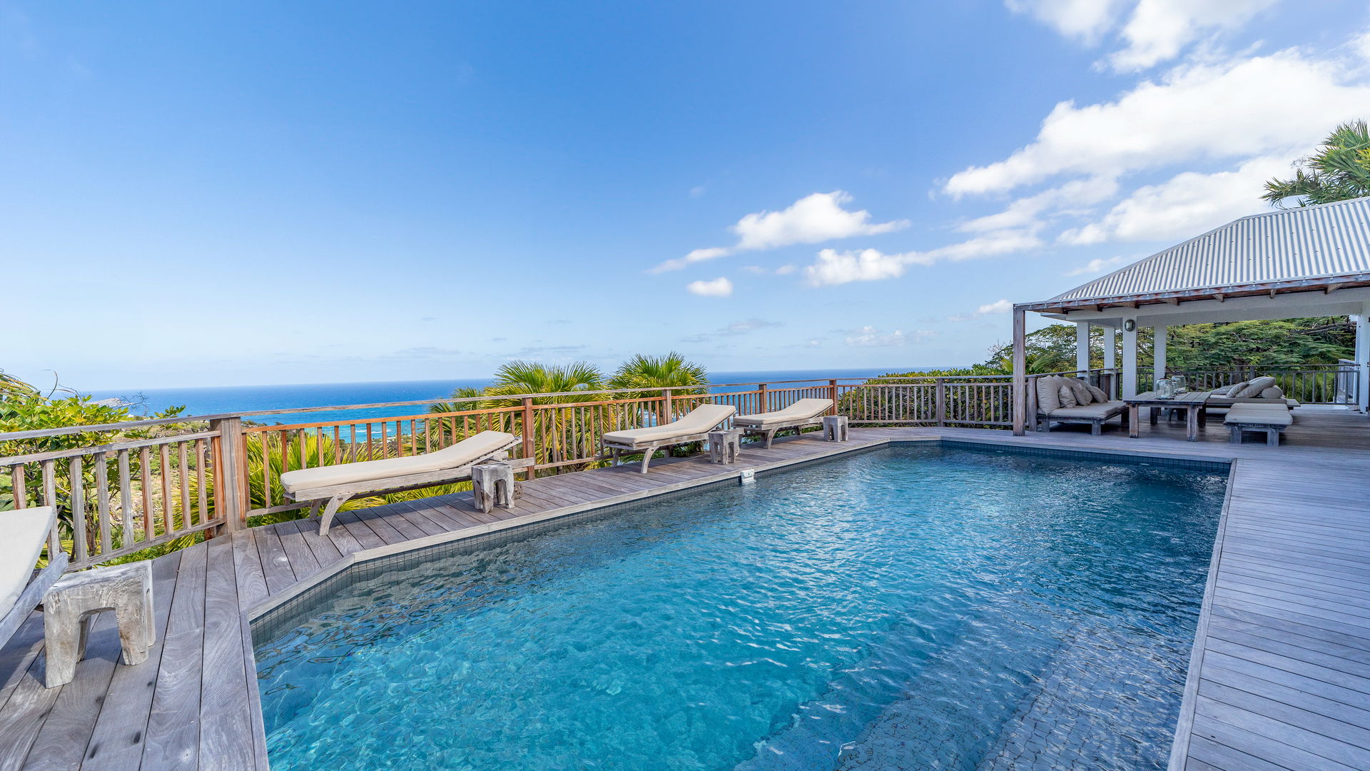 POOL & TERRACE