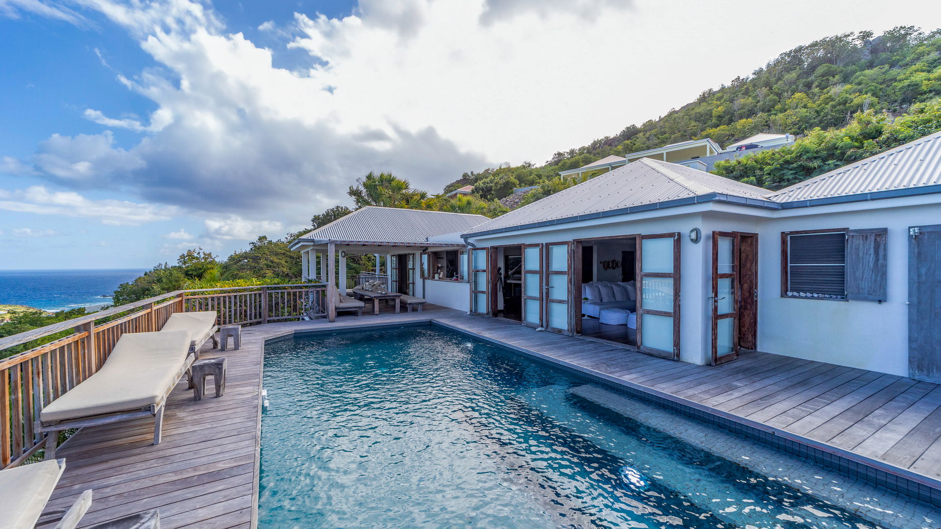 POOL & TERRACE
