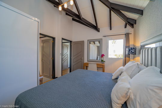 VILLA ECOUTE LES VAGUES BEDROOM1 1