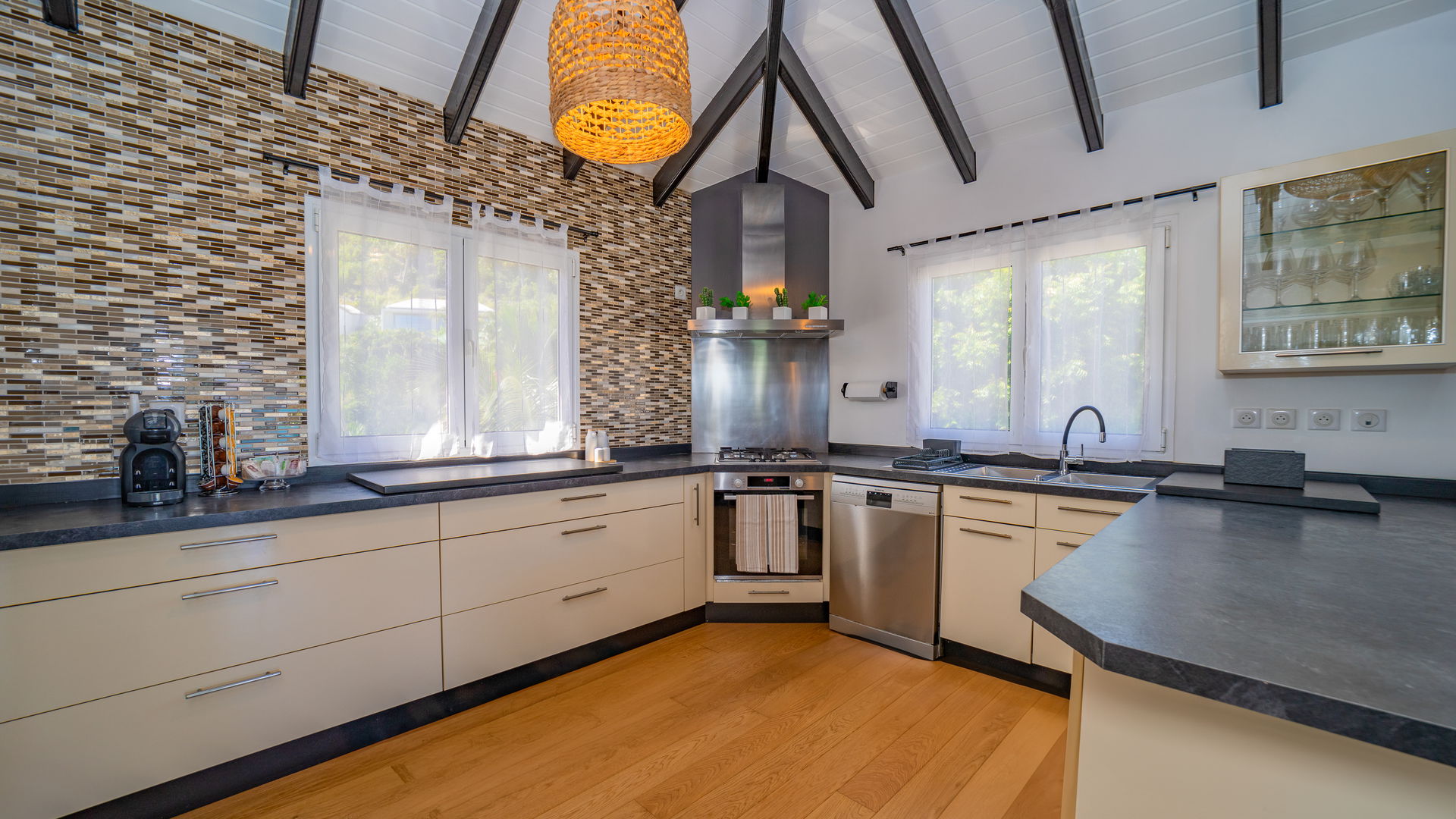 KITCHEN & DINING AREA
