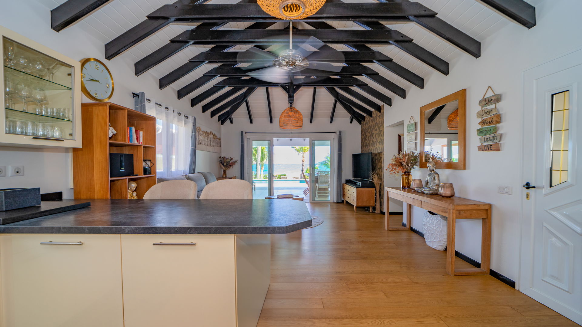 KITCHEN & DINING AREA