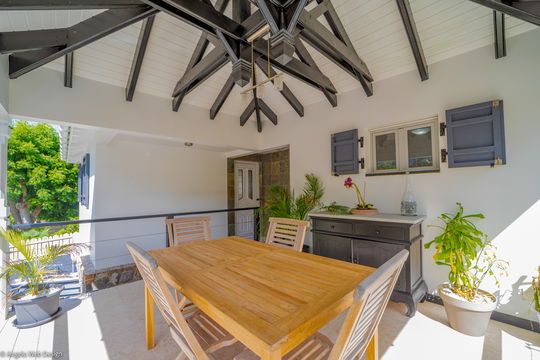 VILLA ECOUTE LES VAGUES KITCHEN & DINING AREA 8