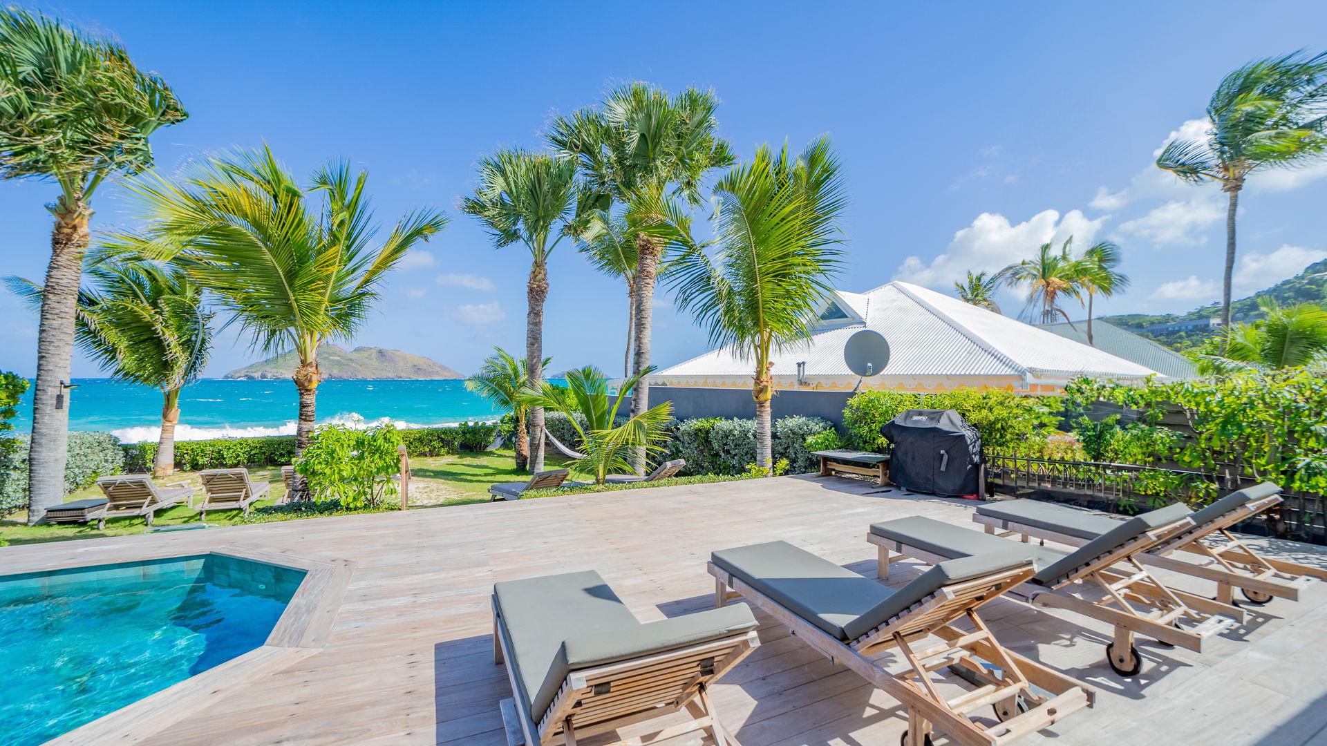 POOL & TERRACE