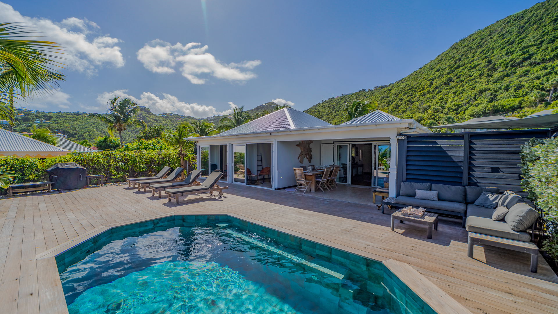 POOL & TERRACE