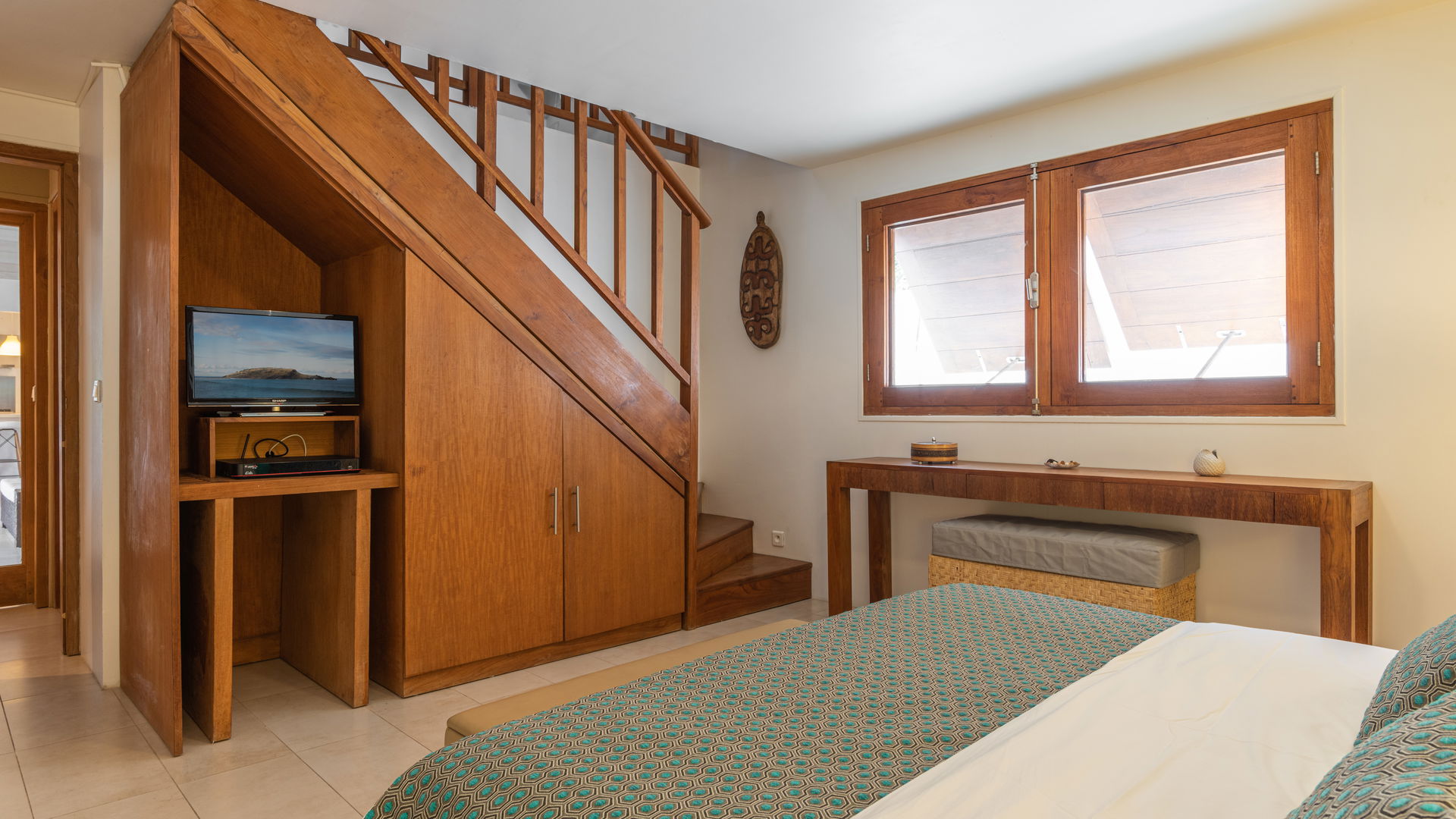 BEDROOM 2