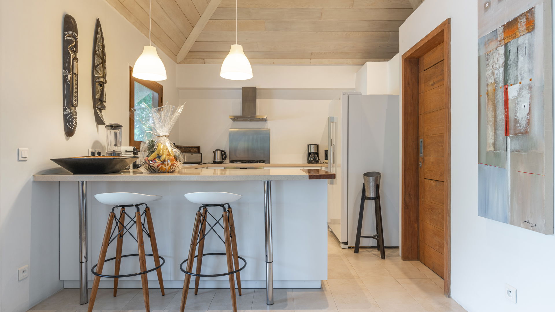 KITCHEN & DINING AREA
