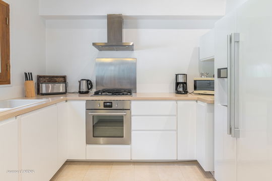 VILLA ANAKAO KITCHEN & DINING AREA 2