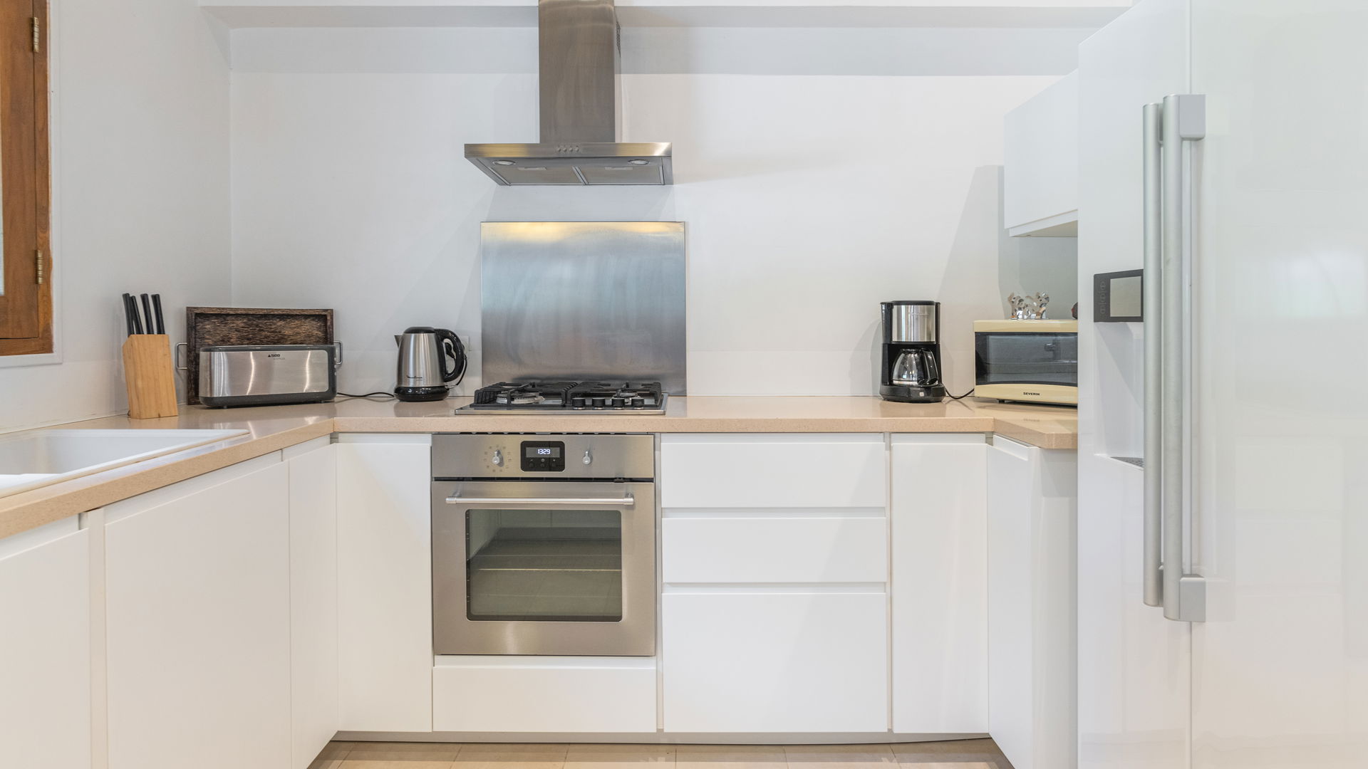 KITCHEN & DINING AREA