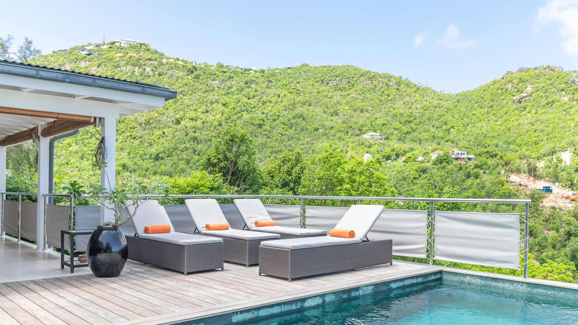 POOL & TERRACE