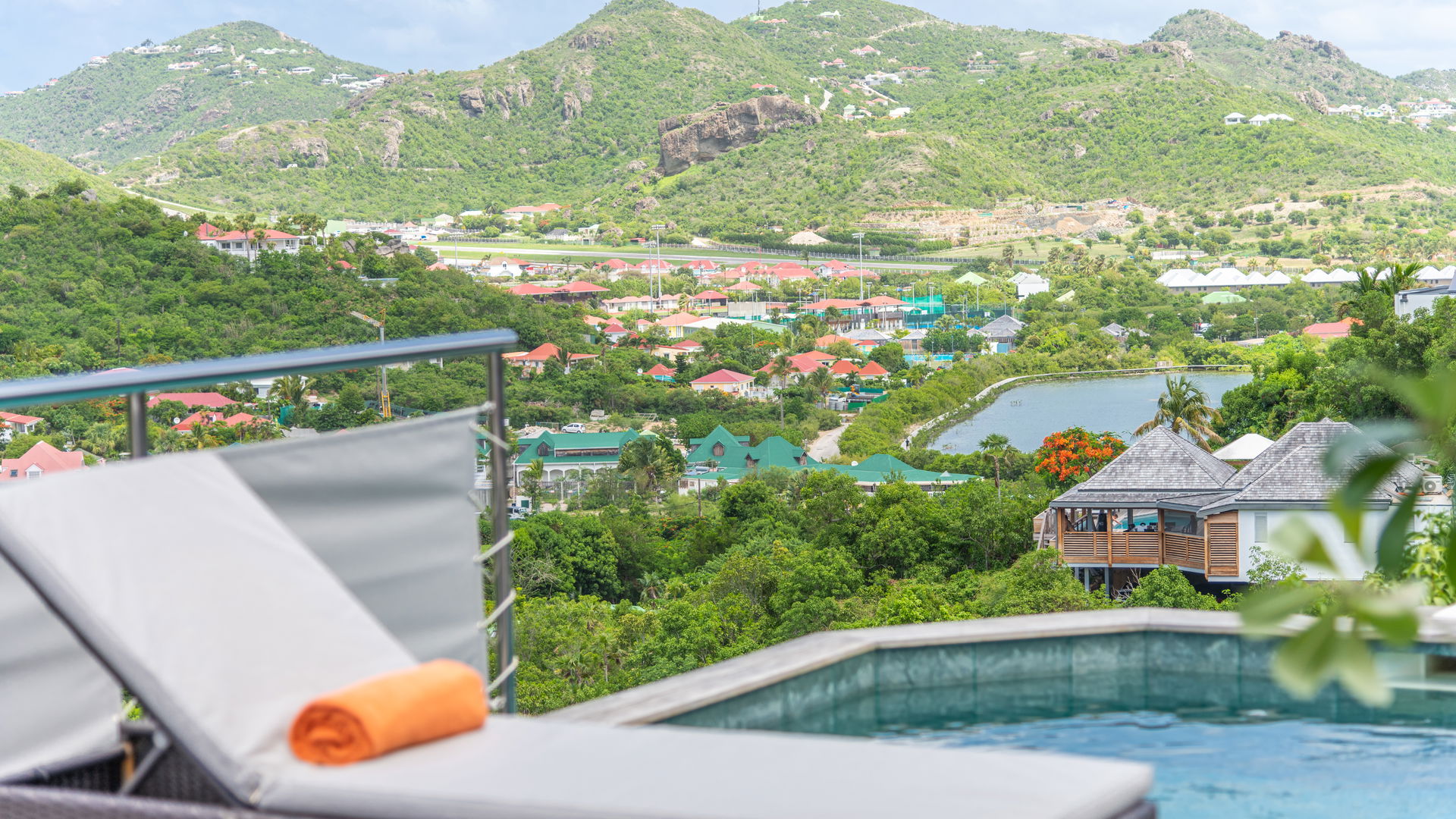 POOL & TERRACE