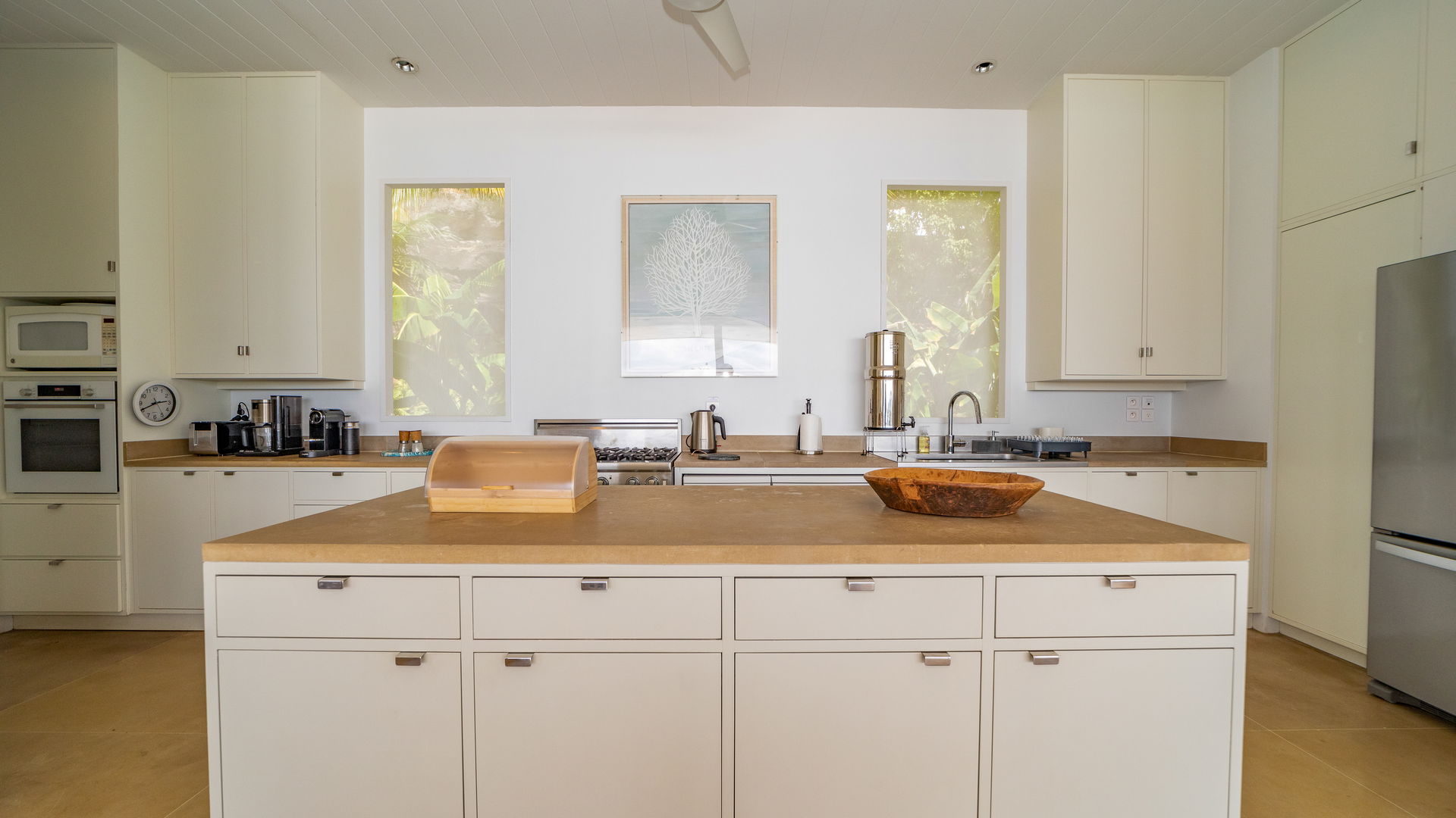 KITCHEN & DINING AREA