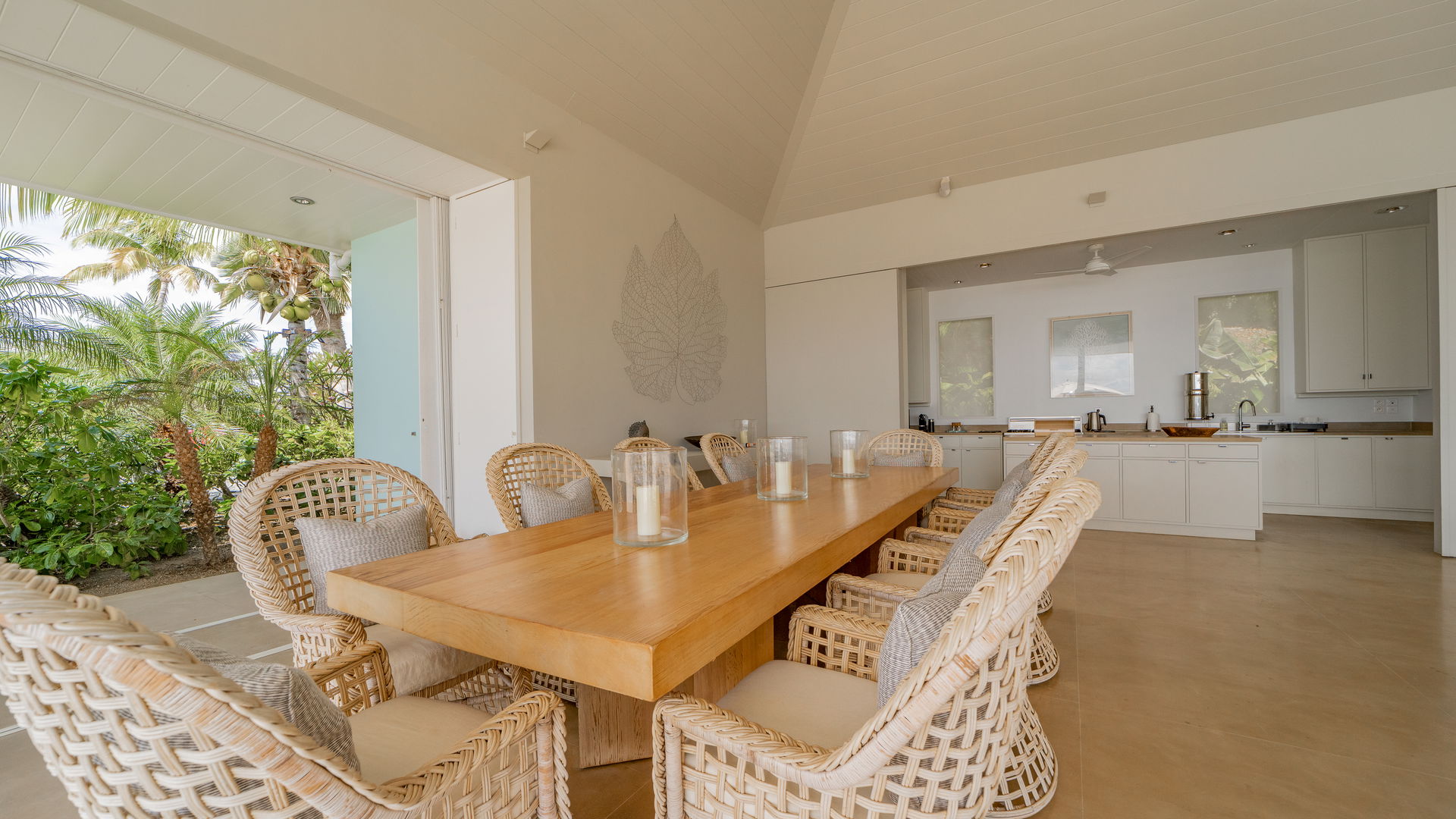 KITCHEN & DINING AREA