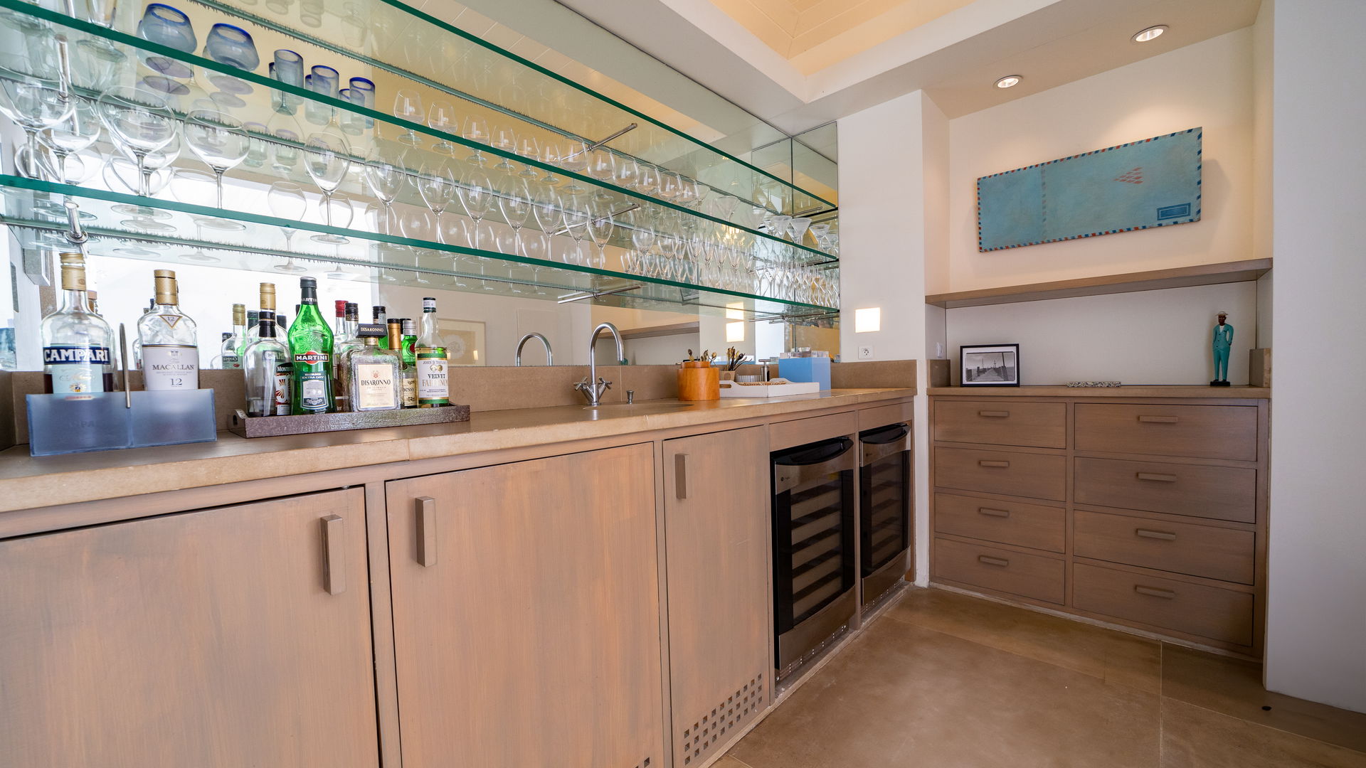 KITCHEN & DINING AREA