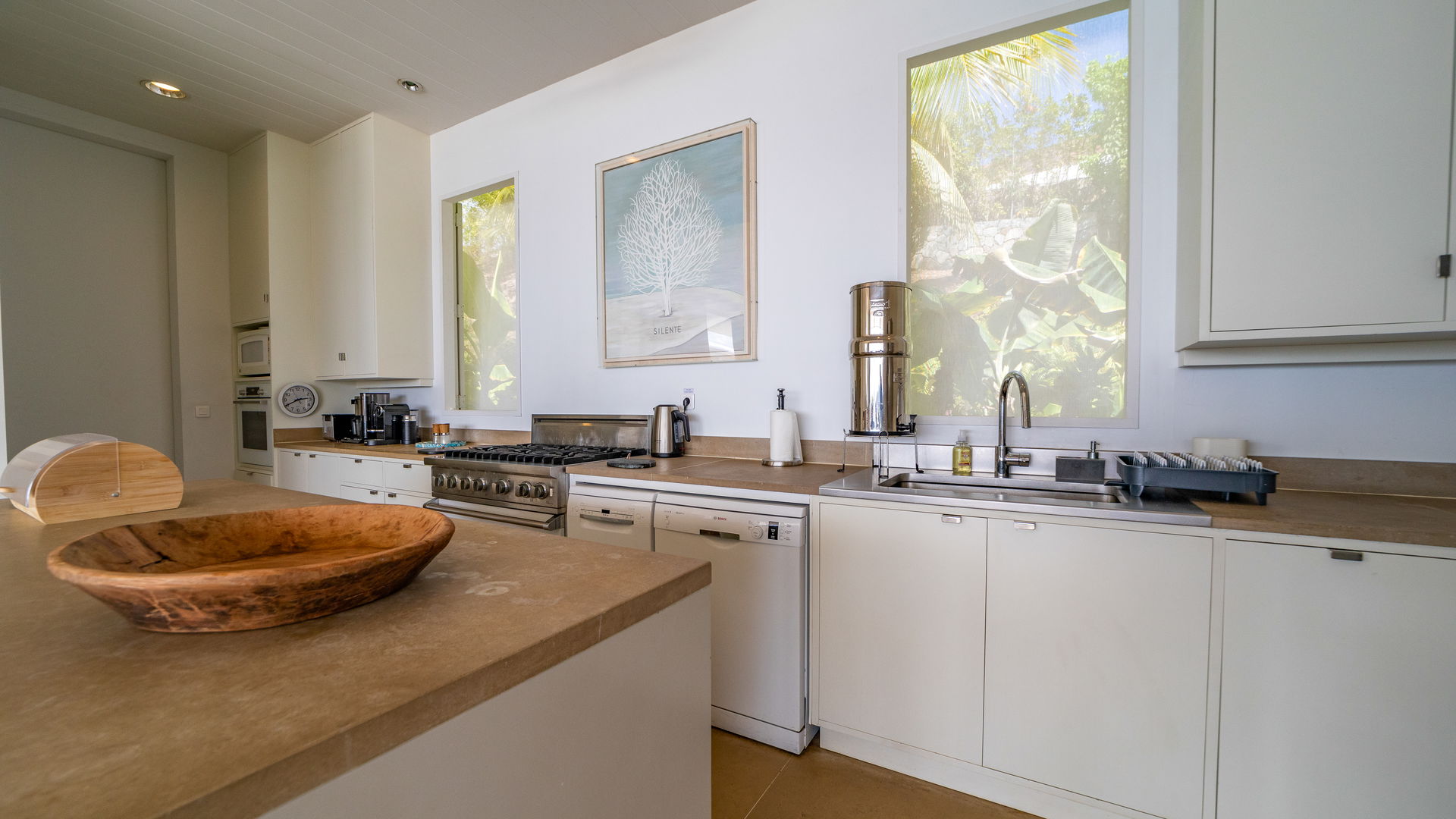 KITCHEN & DINING AREA