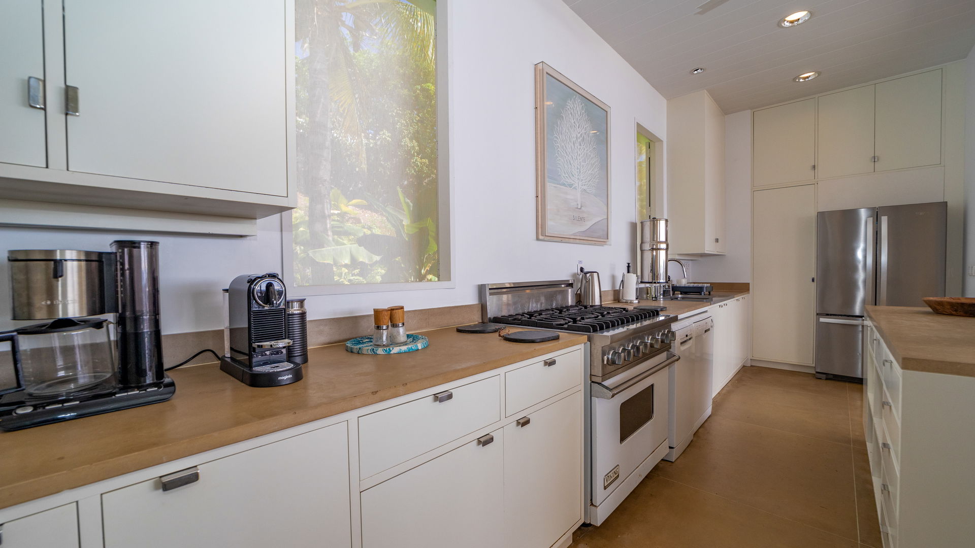 KITCHEN & DINING AREA
