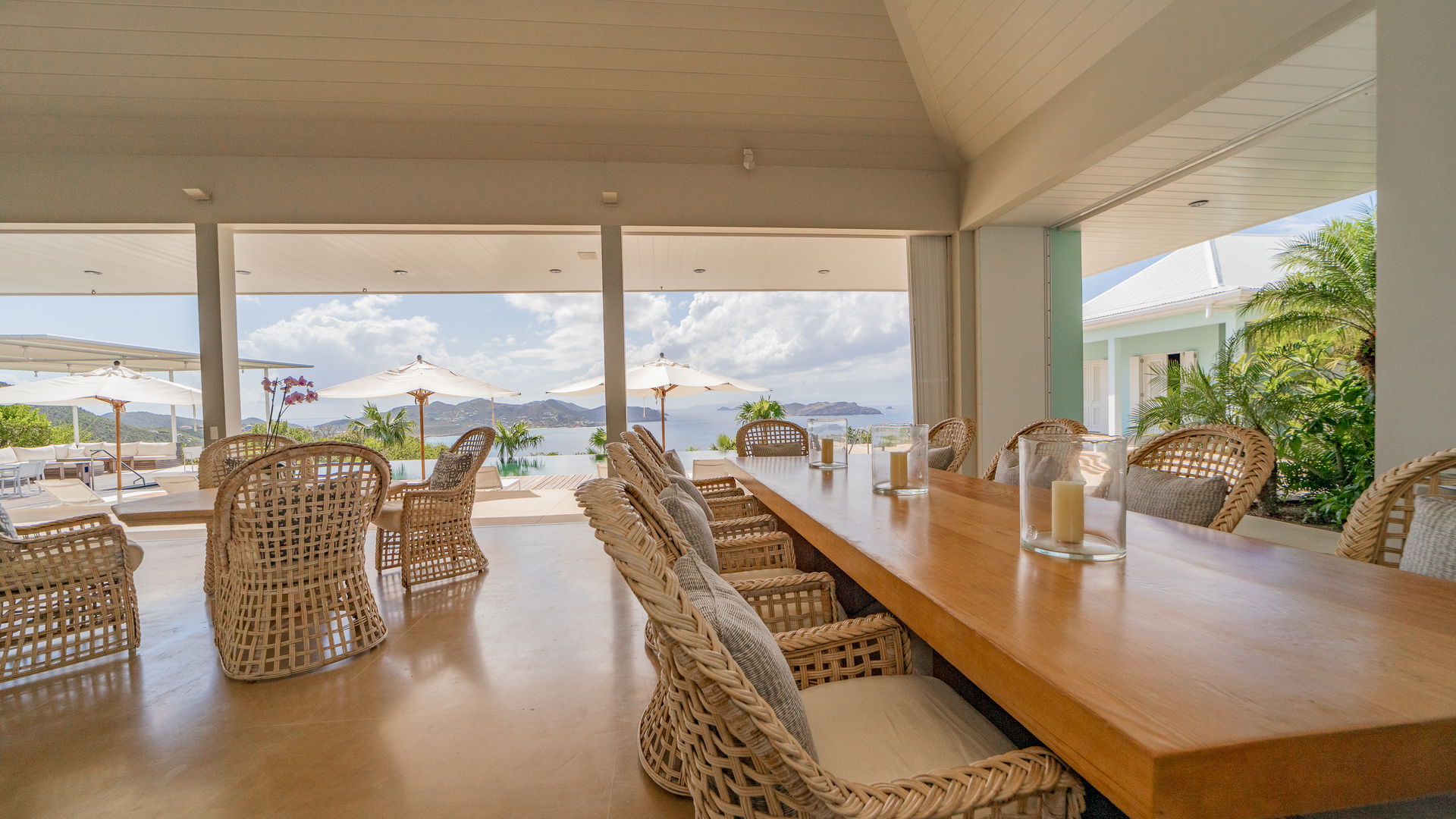 KITCHEN & DINING AREA