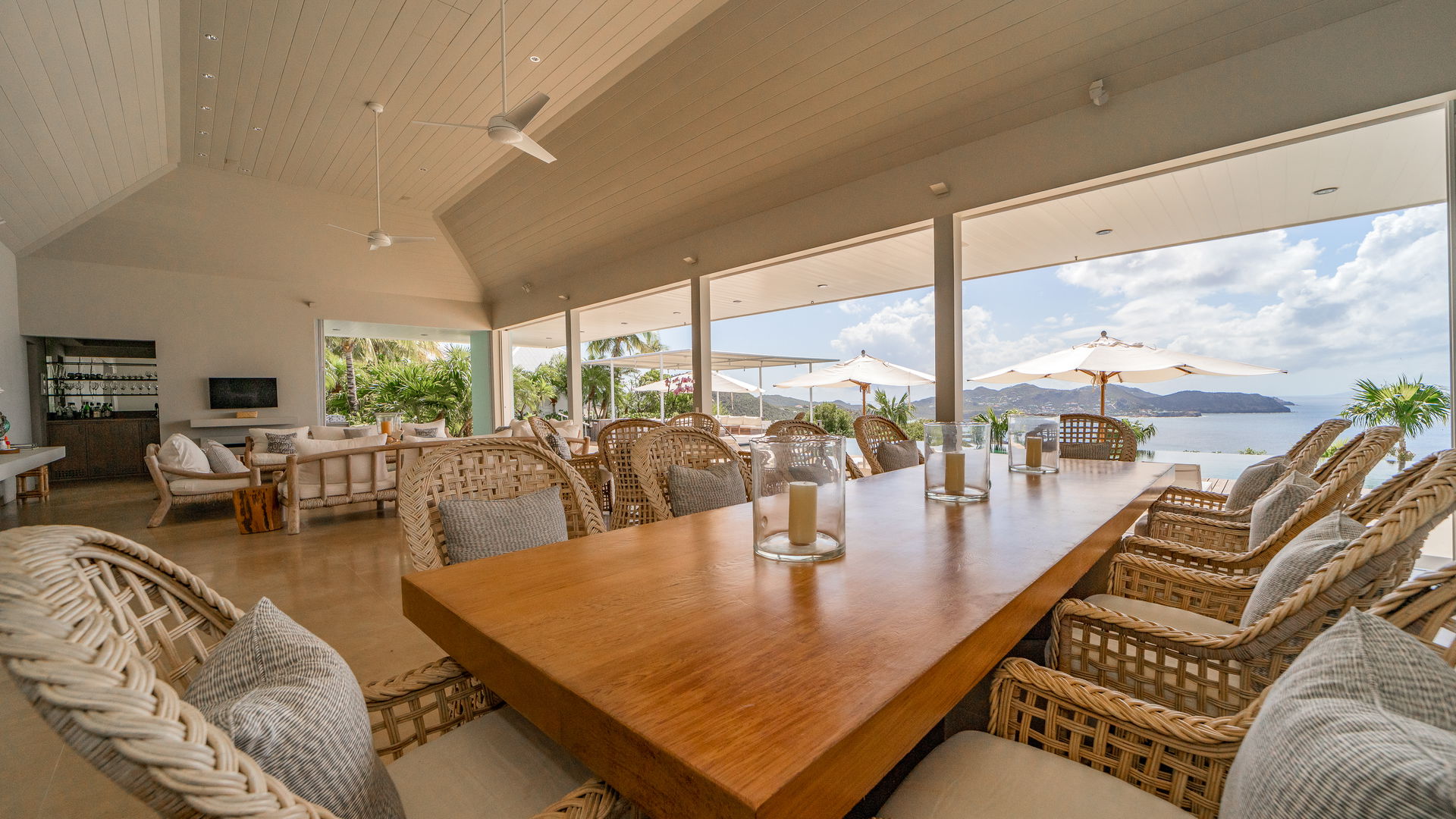 KITCHEN & DINING AREA