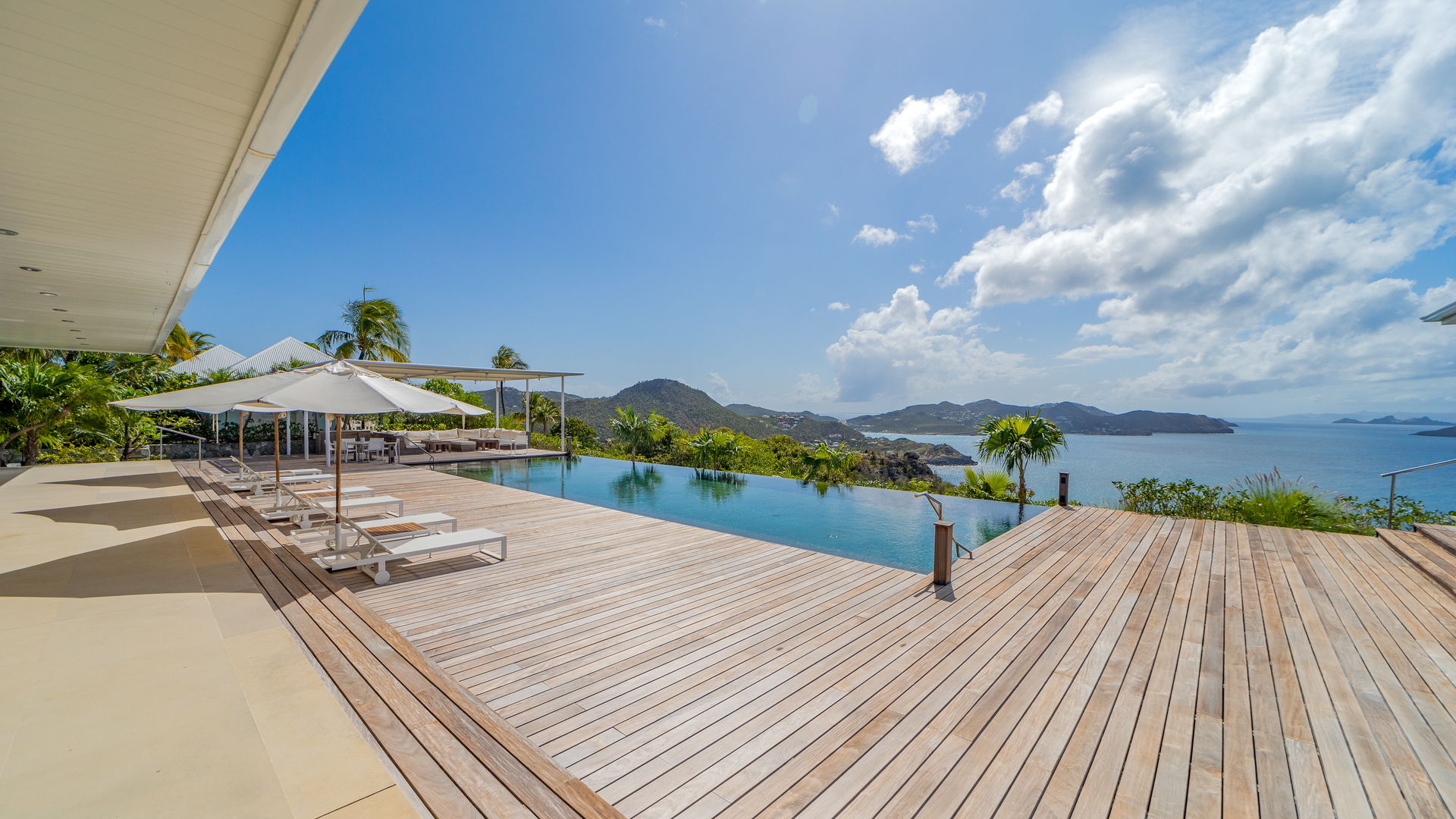POOL & TERRACE
