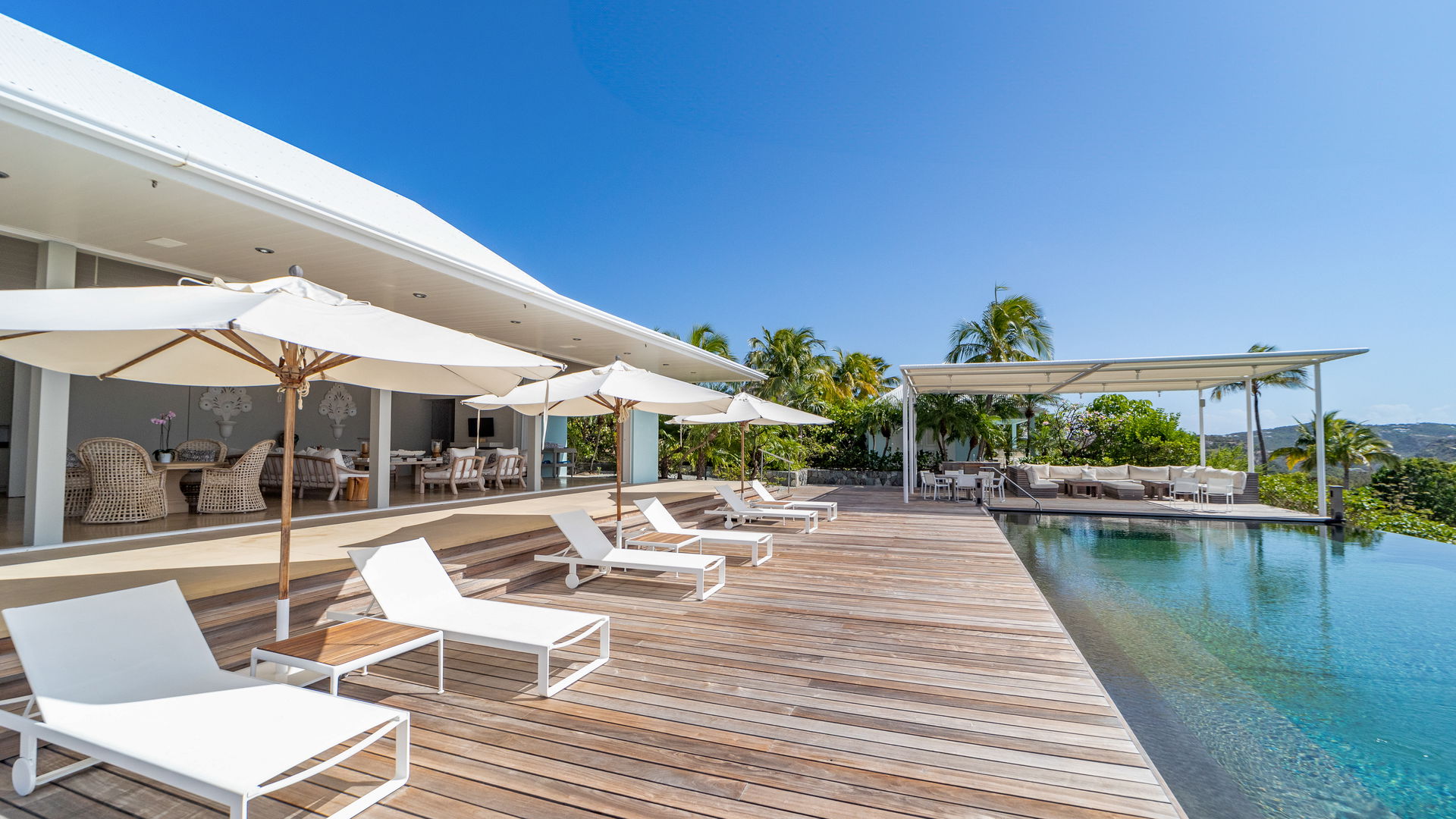 POOL & TERRACE