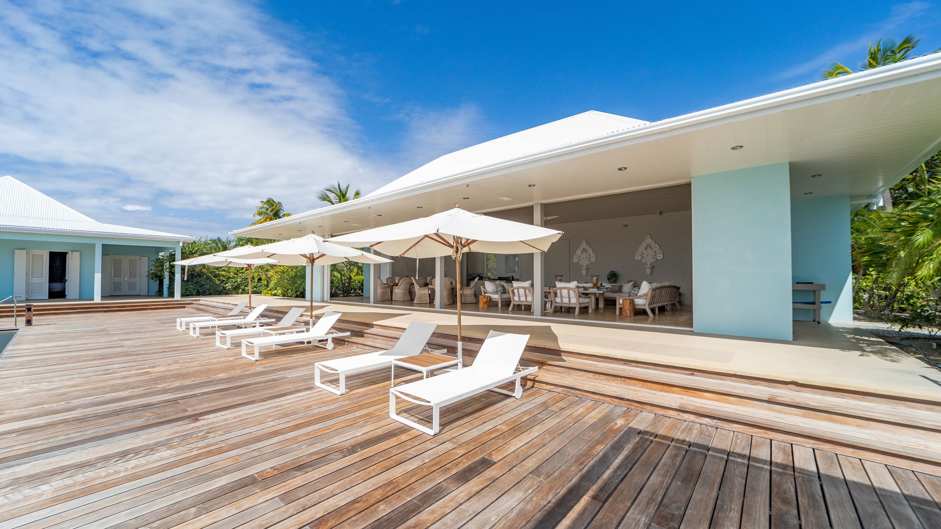 POOL & TERRACE