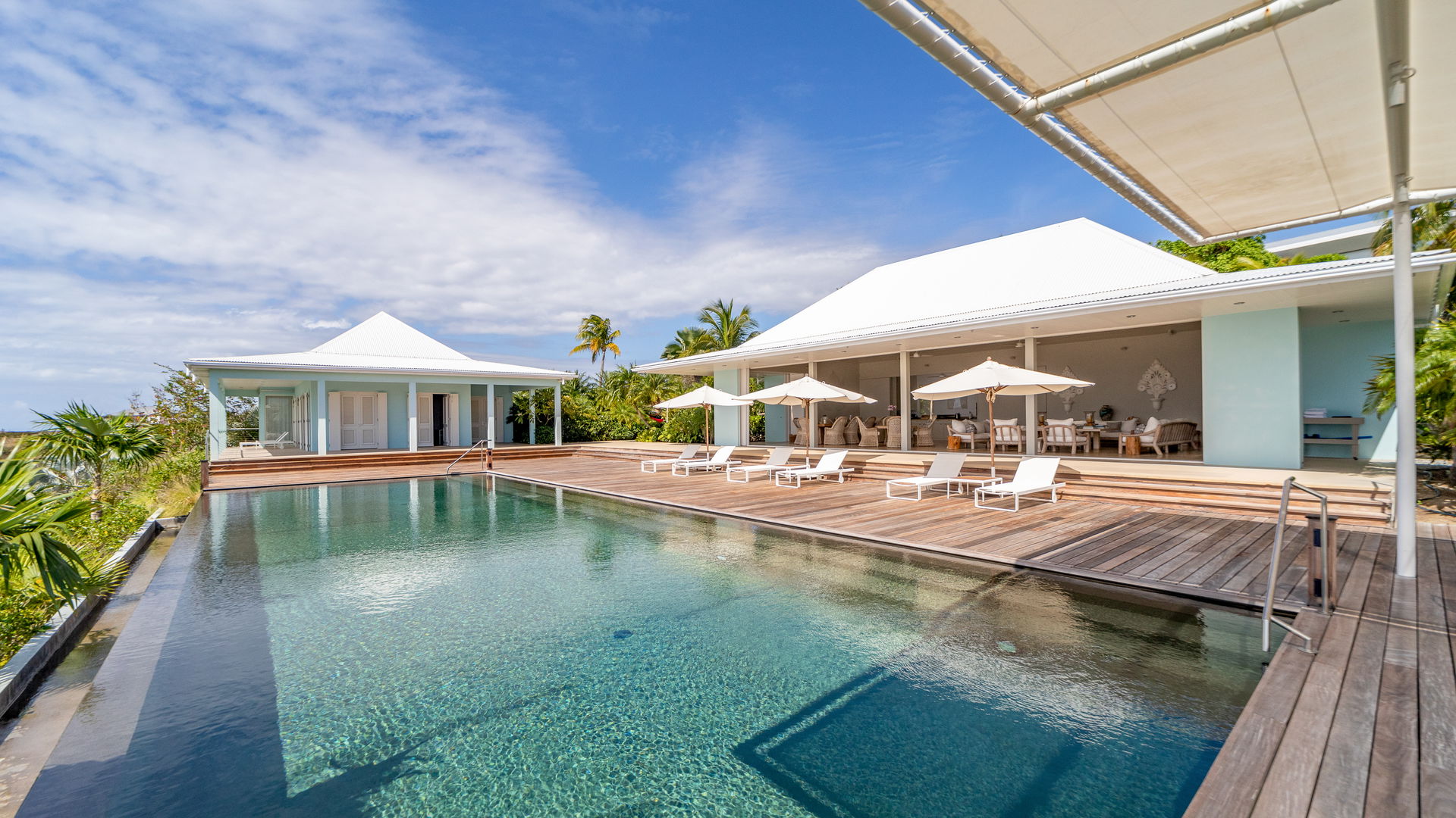 POOL & TERRACE