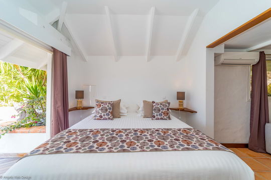 VILLA CASANOVA BEDROOM1 3