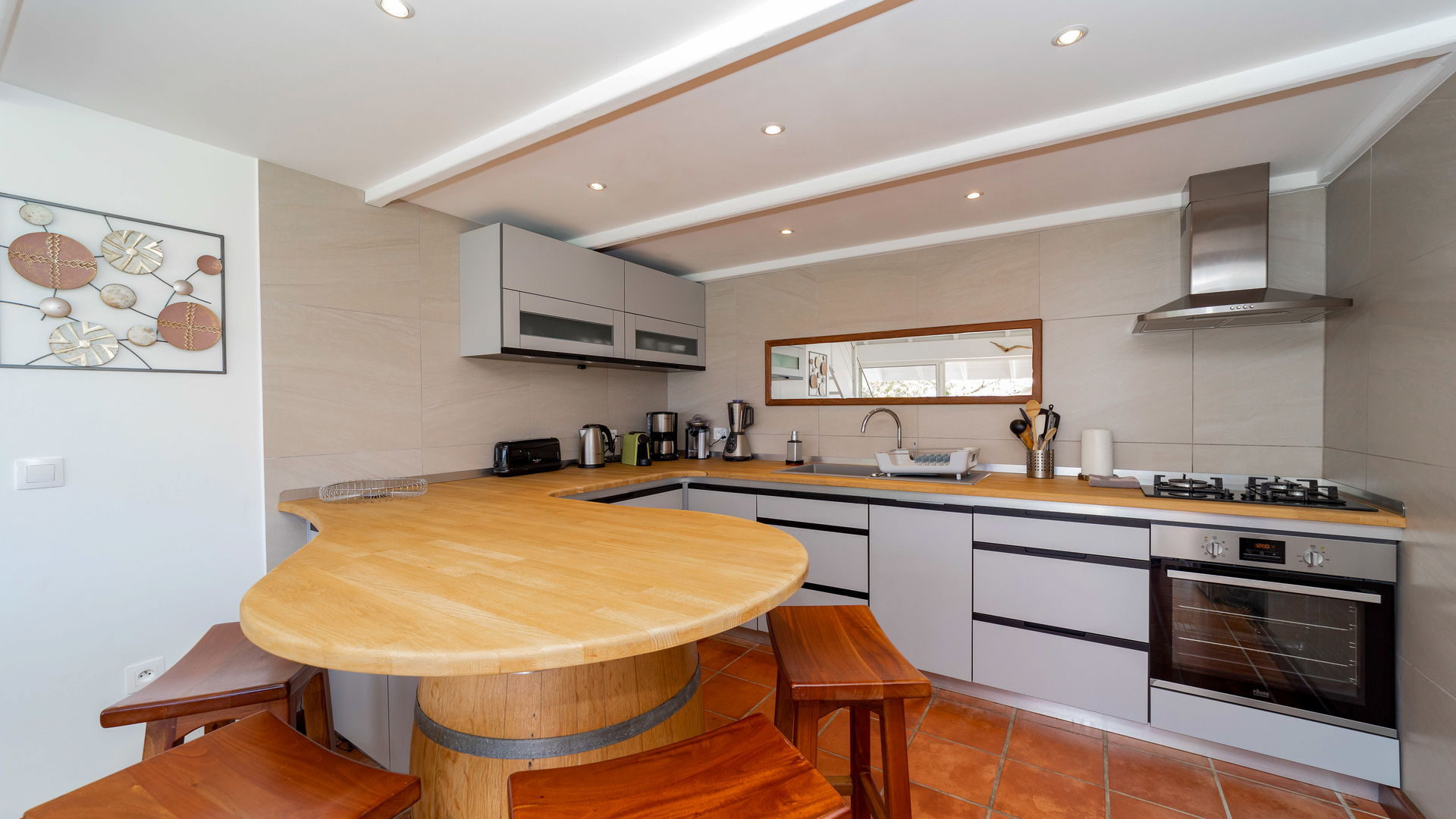 KITCHEN & DINING AREA