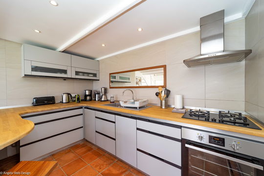 VILLA CASANOVA KITCHEN & DINING AREA 3