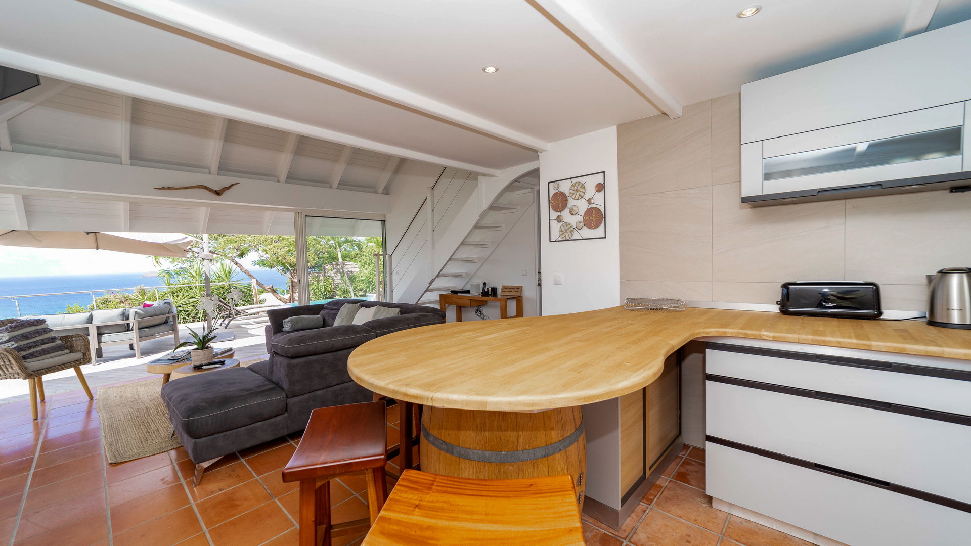 KITCHEN & DINING AREA
