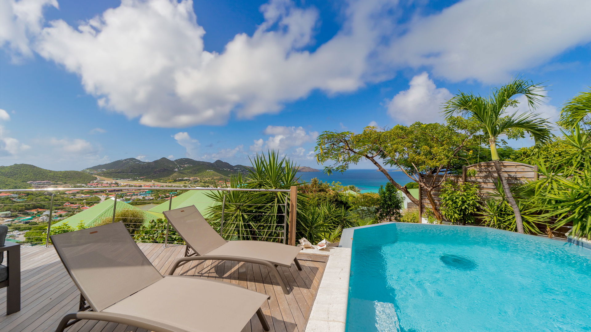 POOL & TERRACE