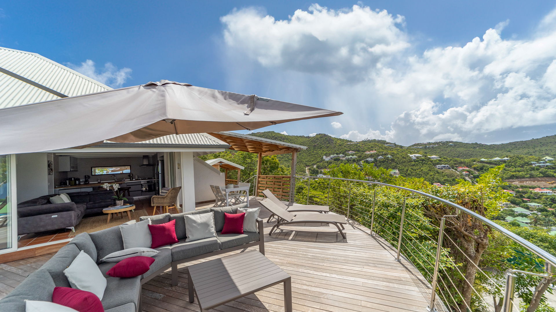 POOL & TERRACE