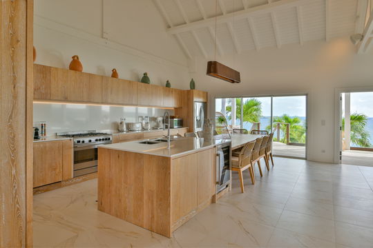 VILLA COEUR DE PIRATE KITCHEN & DINING AREA 1