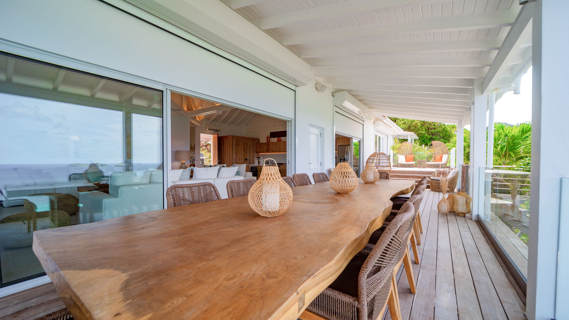 KITCHEN & DINING AREA