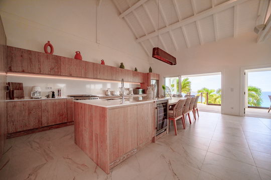 VILLA COEUR DE PIRATE KITCHEN & DINING AREA 2
