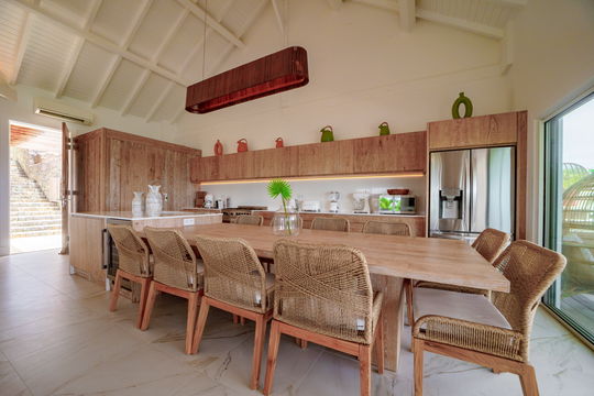 VILLA COEUR DE PIRATE KITCHEN & DINING AREA 4