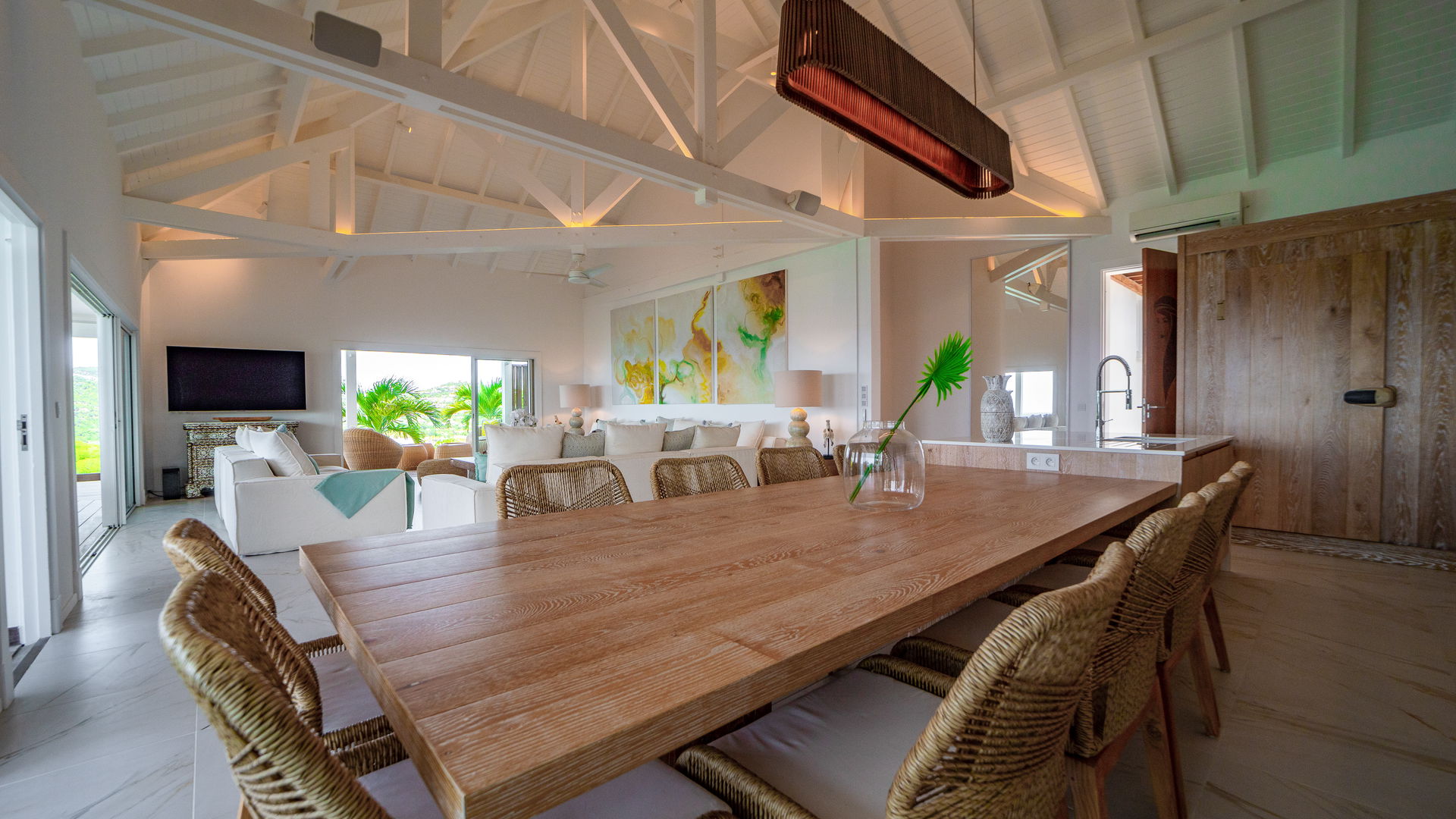 KITCHEN & DINING AREA